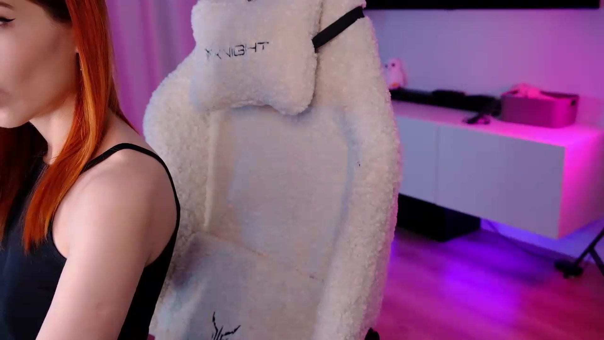 Gallery image thumbnail from JulyRedFox's myfreecams stream on, 09/10/2023, 01:21 image 15 of 20