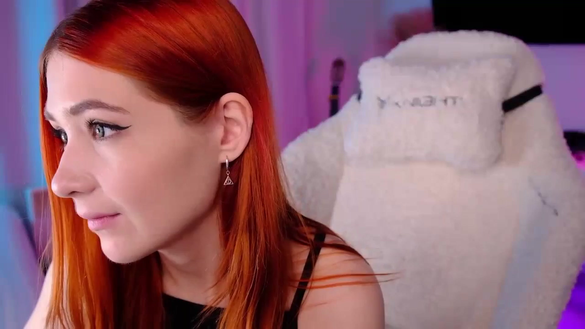 Gallery image thumbnail from JulyRedFox's myfreecams stream on, 09/10/2023, 01:21 image 20 of 20