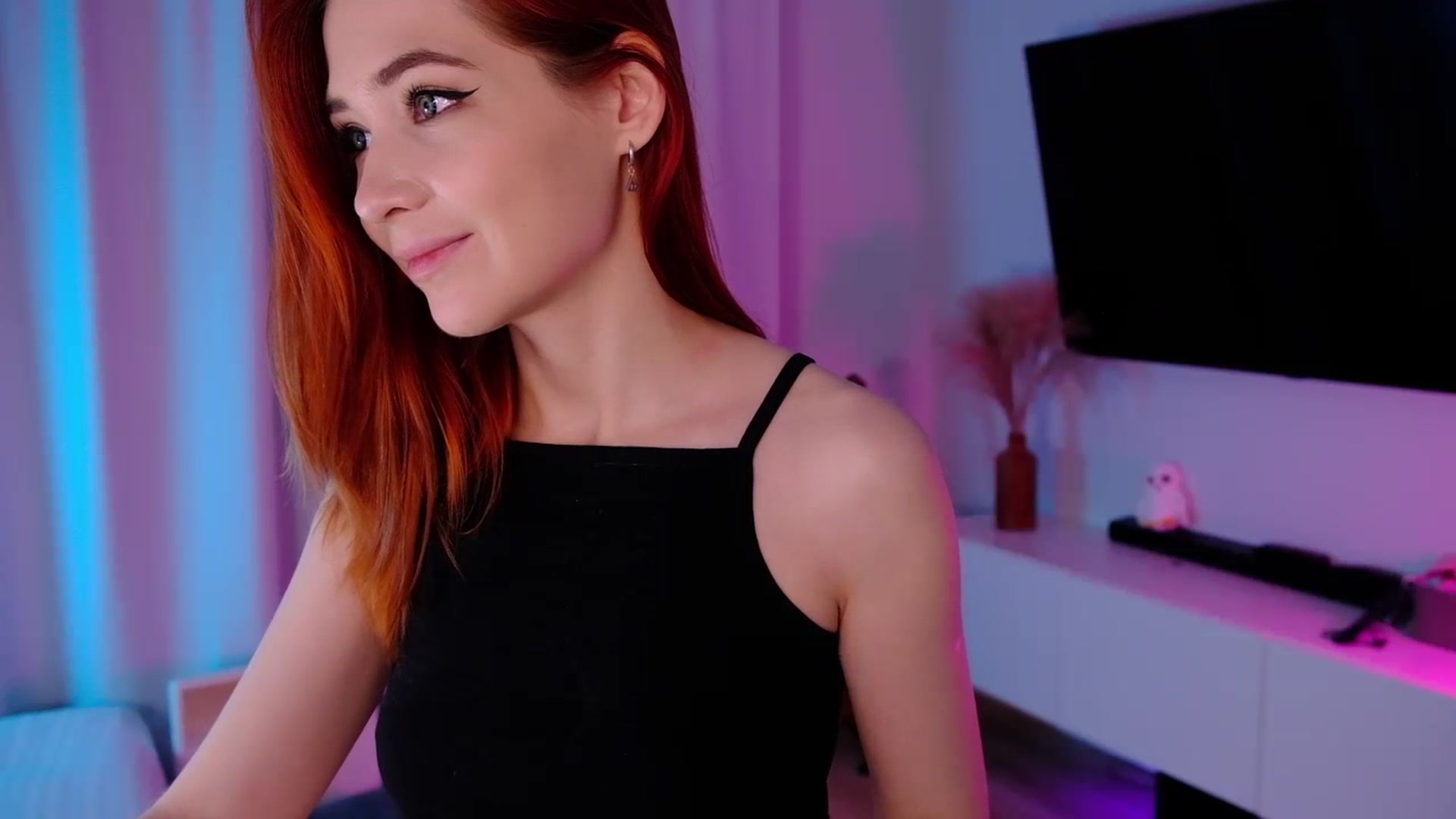 Gallery image thumbnail from JulyRedFox's myfreecams stream on, 09/10/2023, 01:58 image 18 of 20