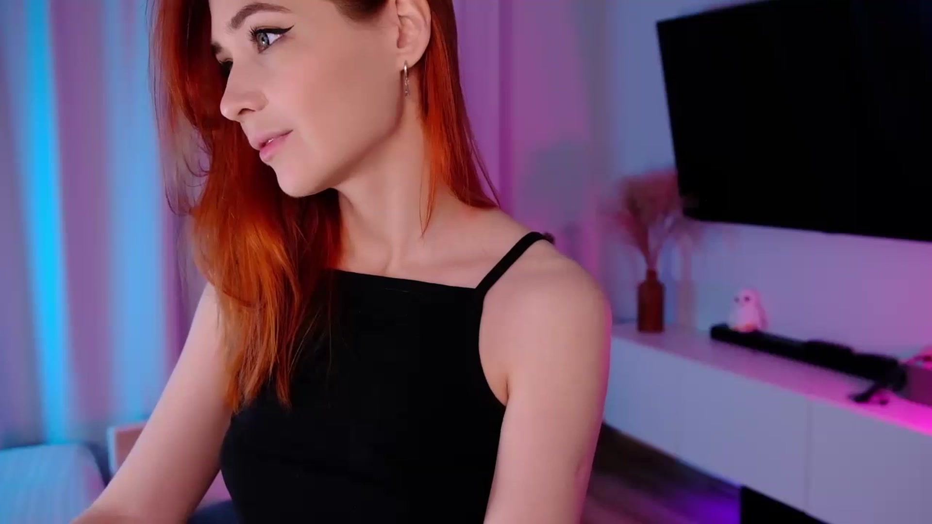 Gallery image thumbnail from JulyRedFox's myfreecams stream on, 09/10/2023, 01:58 image 12 of 20