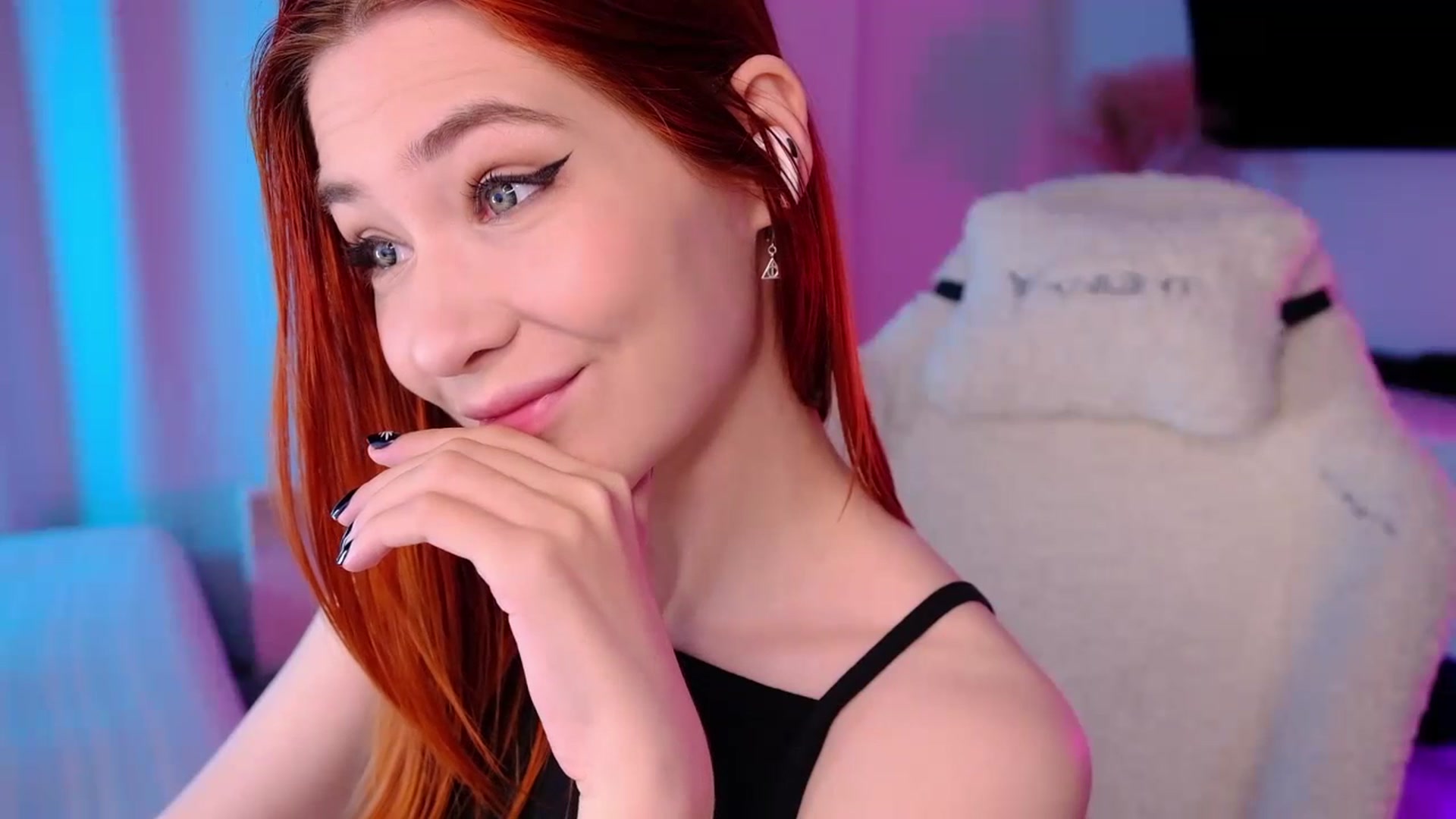 Gallery image thumbnail from JulyRedFox's myfreecams stream on, 09/13/2023, 24:14 image 20 of 20