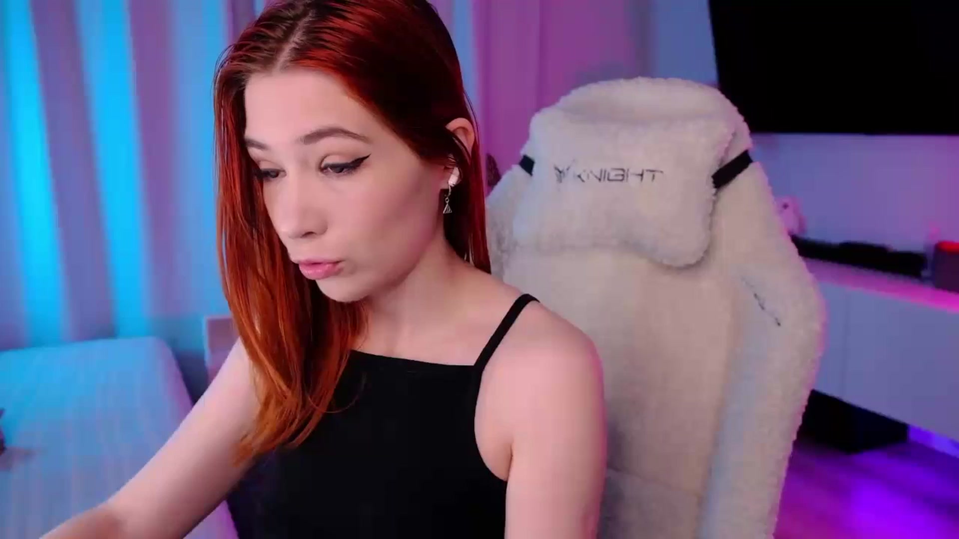 Gallery image thumbnail from JulyRedFox's myfreecams stream on, 09/13/2023, 24:14 image 2 of 20