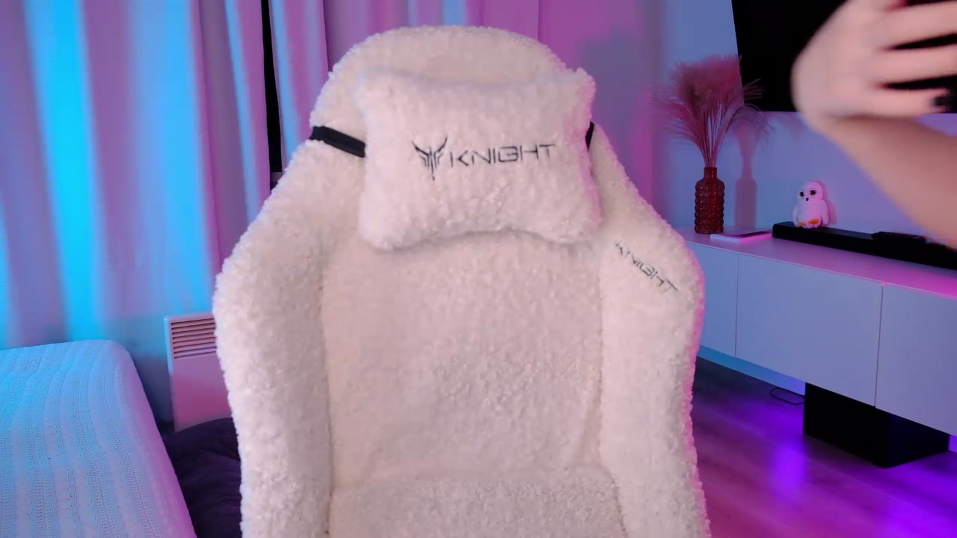 Gallery image thumbnail from JulyRedFox's myfreecams stream on, 09/13/2023, 24:58 image 13 of 20