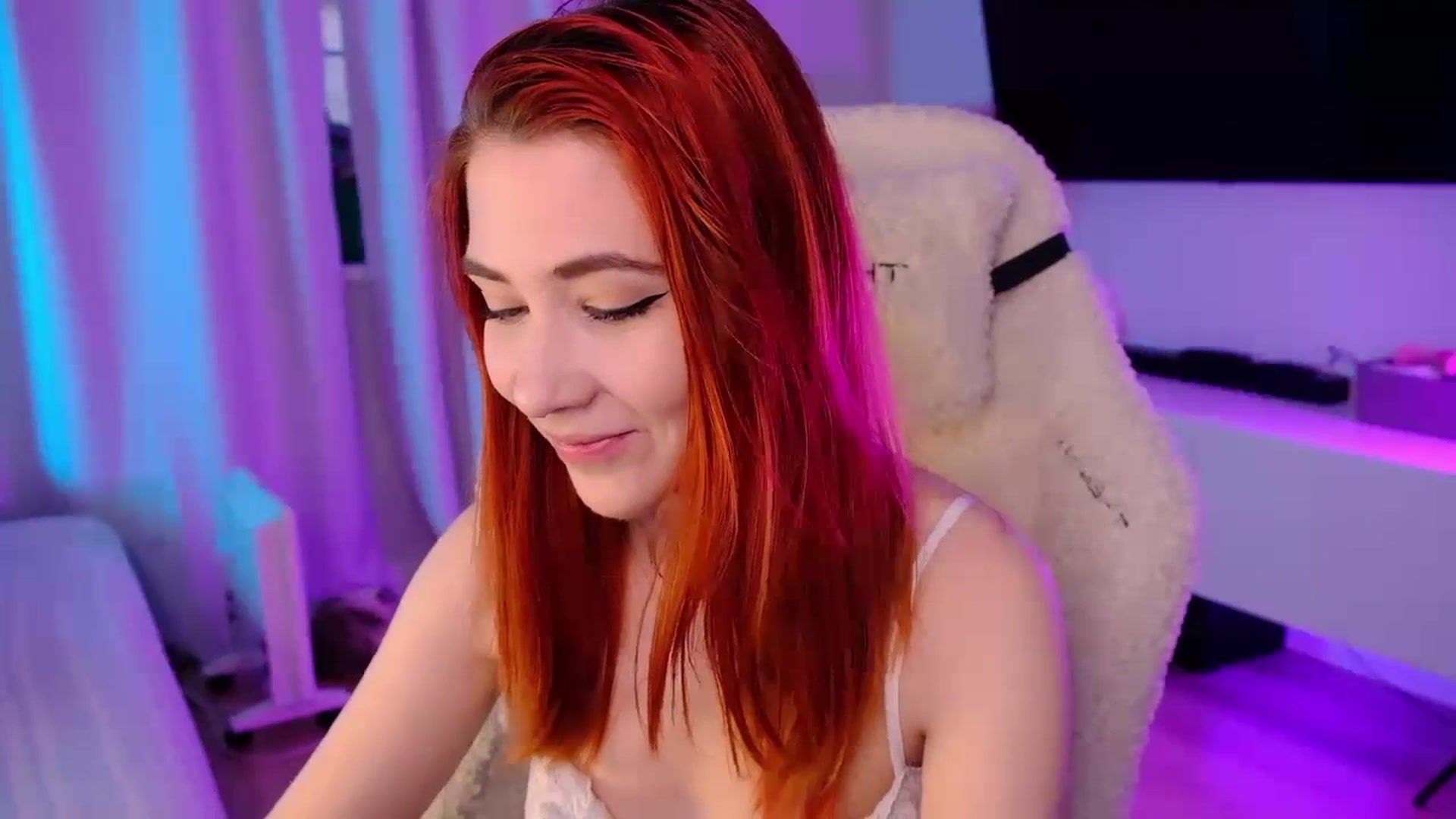 Gallery image thumbnail from JulyRedFox's myfreecams stream on, 09/17/2023, 03:40 image 17 of 20