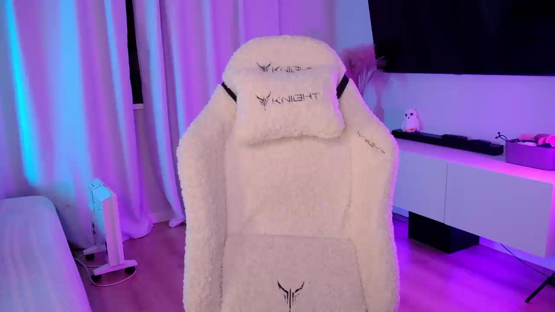 Gallery image thumbnail from JulyRedFox's myfreecams stream on, 09/17/2023, 03:40 image 5 of 20