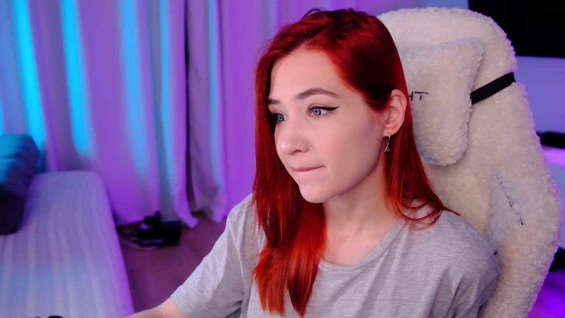 Gallery image thumbnail from JulyRedFox's myfreecams stream on, 09/23/2023, 24:18 image 13 of 20
