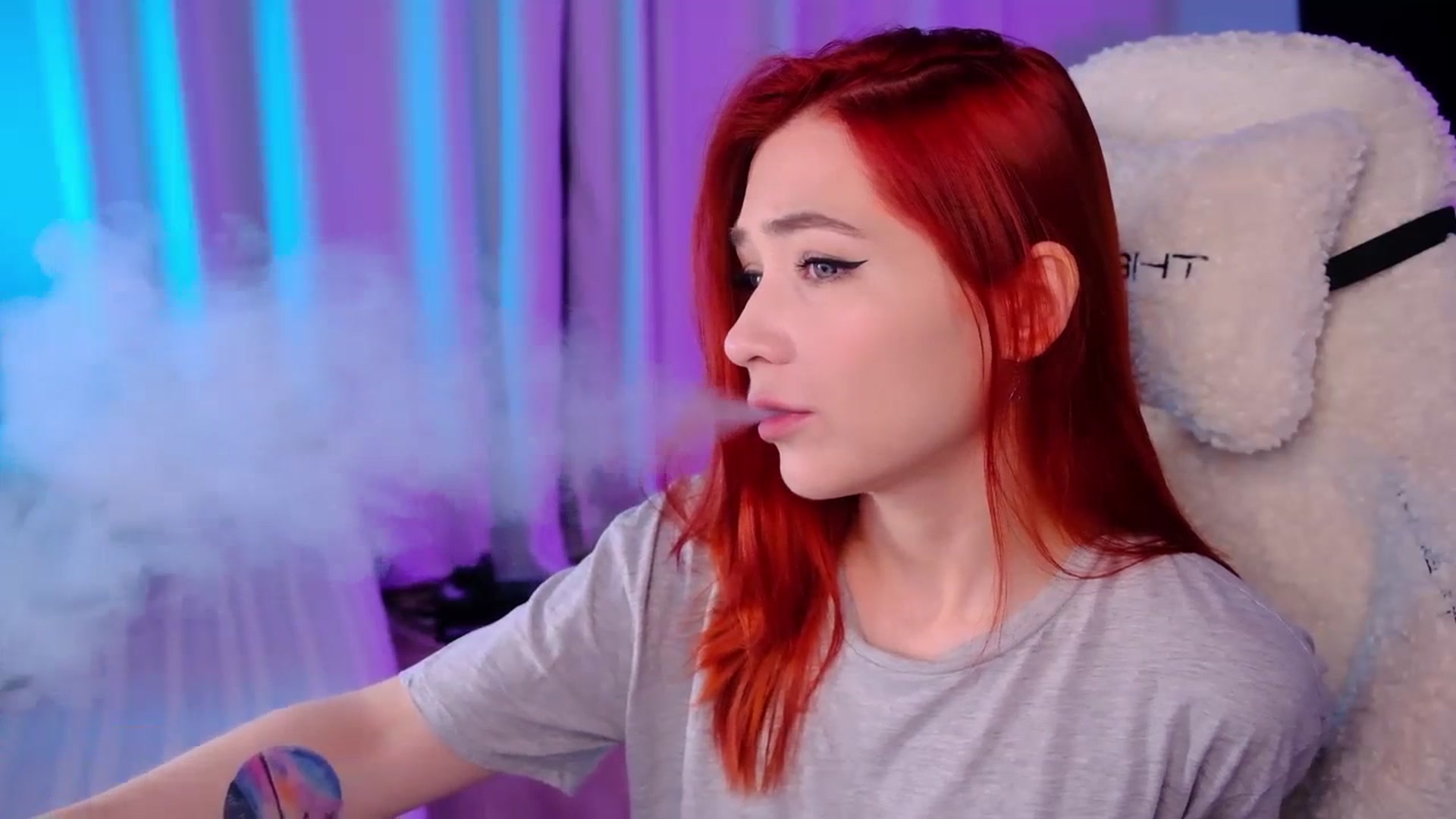 Gallery image thumbnail from JulyRedFox's myfreecams stream on, 09/23/2023, 24:18 image 3 of 20