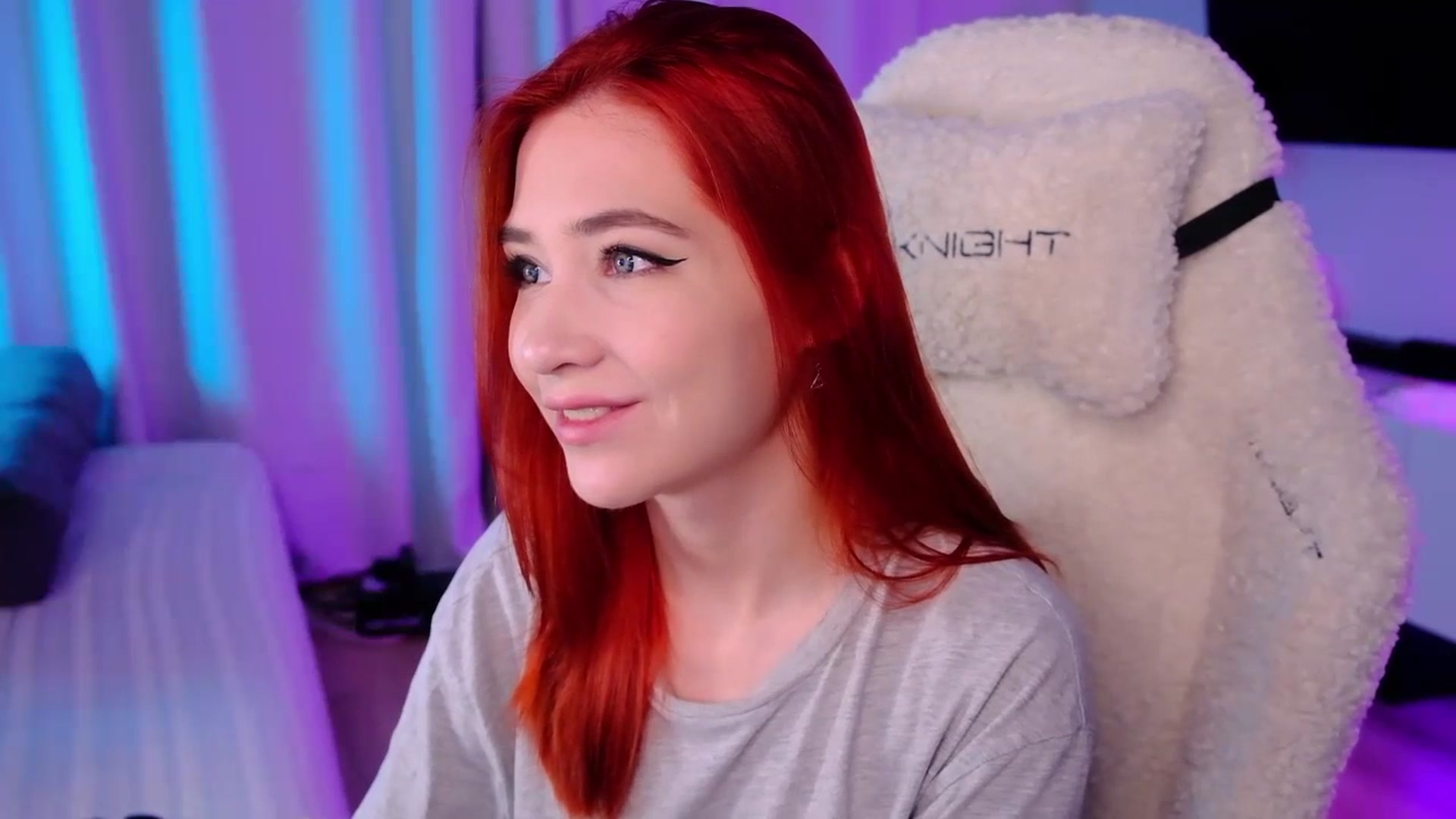 Gallery image thumbnail from JulyRedFox's myfreecams stream on, 09/23/2023, 24:18 image 17 of 20