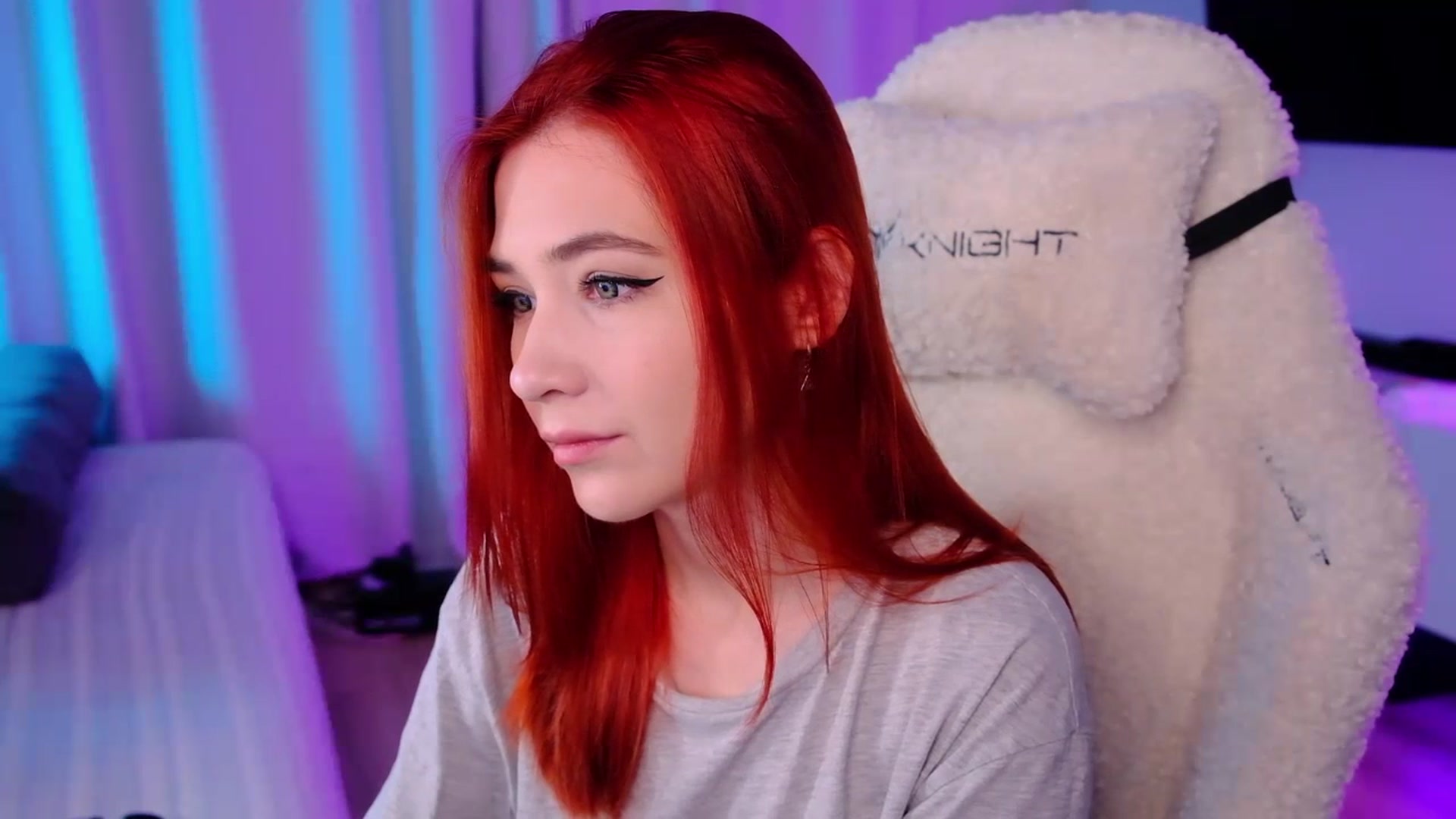 Gallery image thumbnail from JulyRedFox's myfreecams stream on, 09/23/2023, 24:18 image 18 of 20