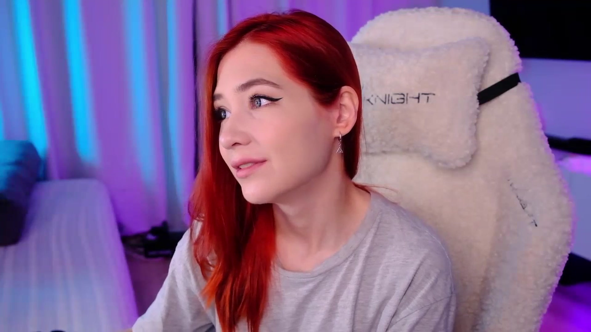 Gallery image thumbnail from JulyRedFox's myfreecams stream on, 09/23/2023, 24:18 image 6 of 20