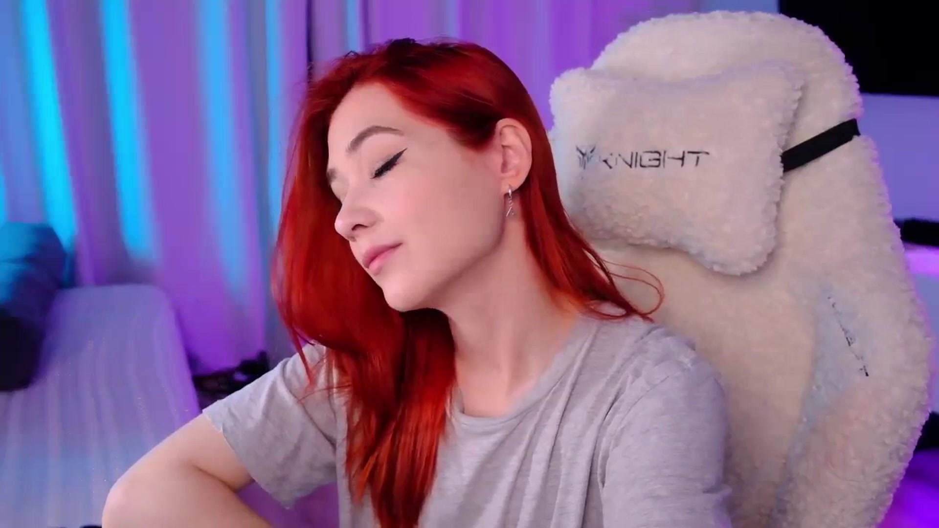 Gallery image thumbnail from JulyRedFox's myfreecams stream on, 09/23/2023, 24:18 image 10 of 20