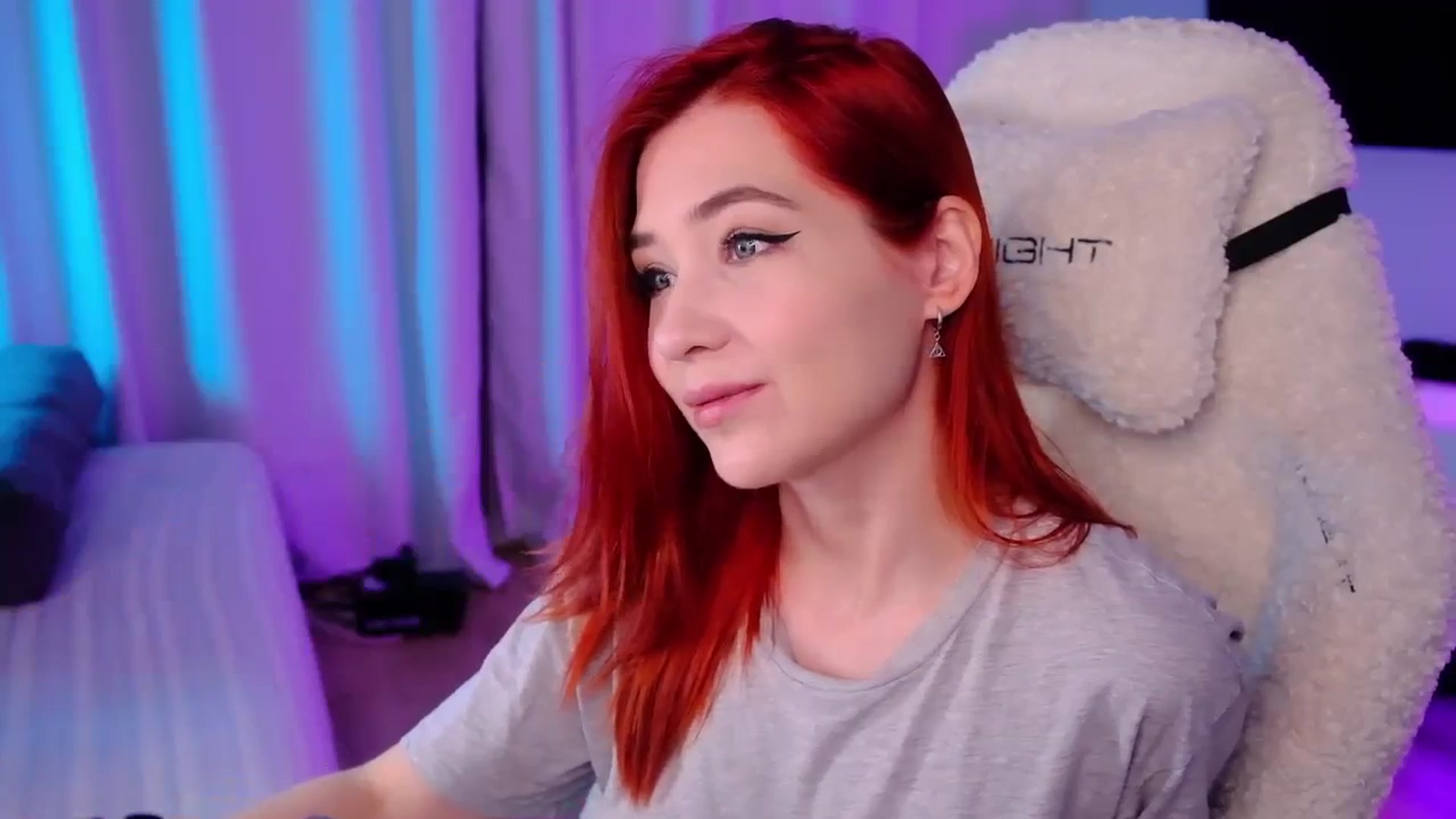 Gallery image thumbnail from JulyRedFox's myfreecams stream on, 09/23/2023, 24:18 image 12 of 20