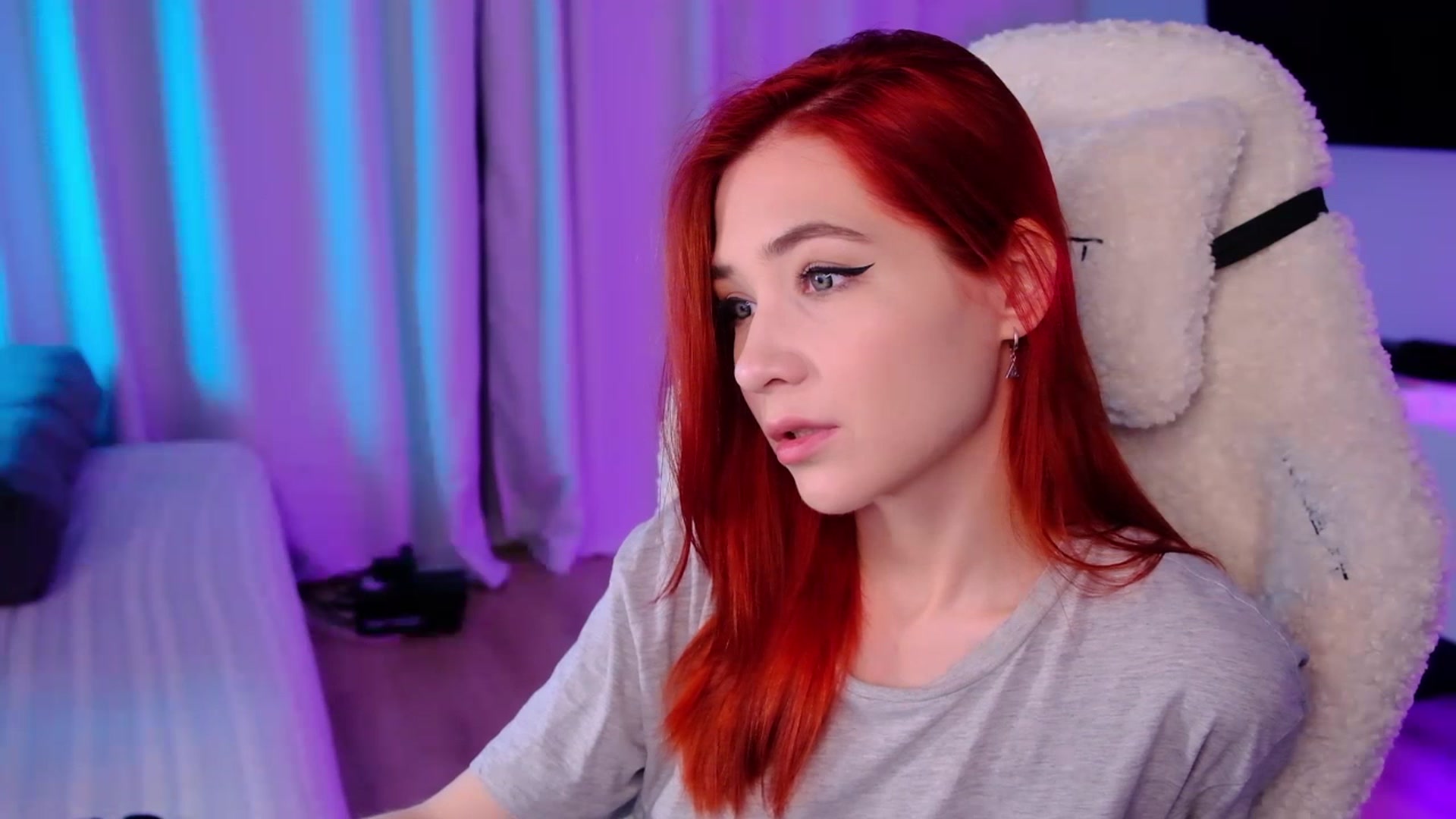 Gallery image thumbnail from JulyRedFox's myfreecams stream on, 09/23/2023, 24:18 image 15 of 20