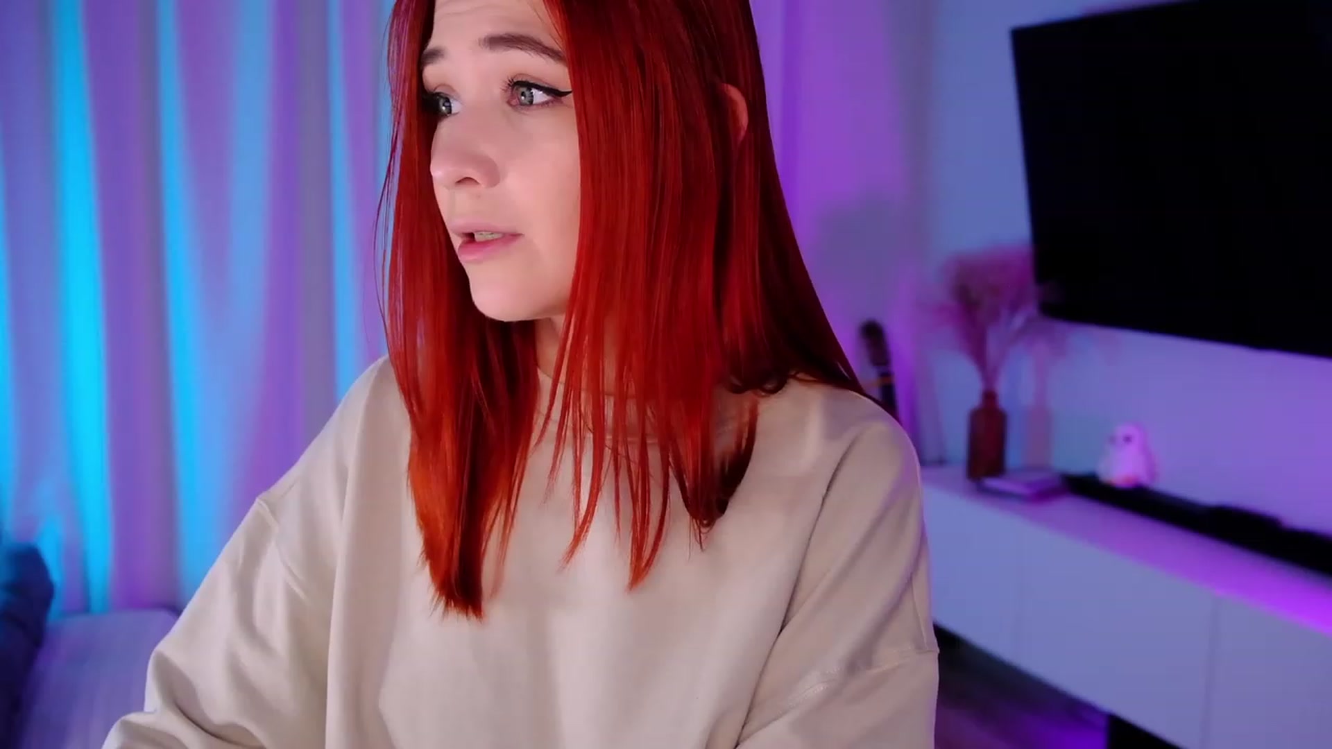 Gallery image thumbnail from JulyRedFox's myfreecams stream on, 09/30/2023, 01:16 image 16 of 20
