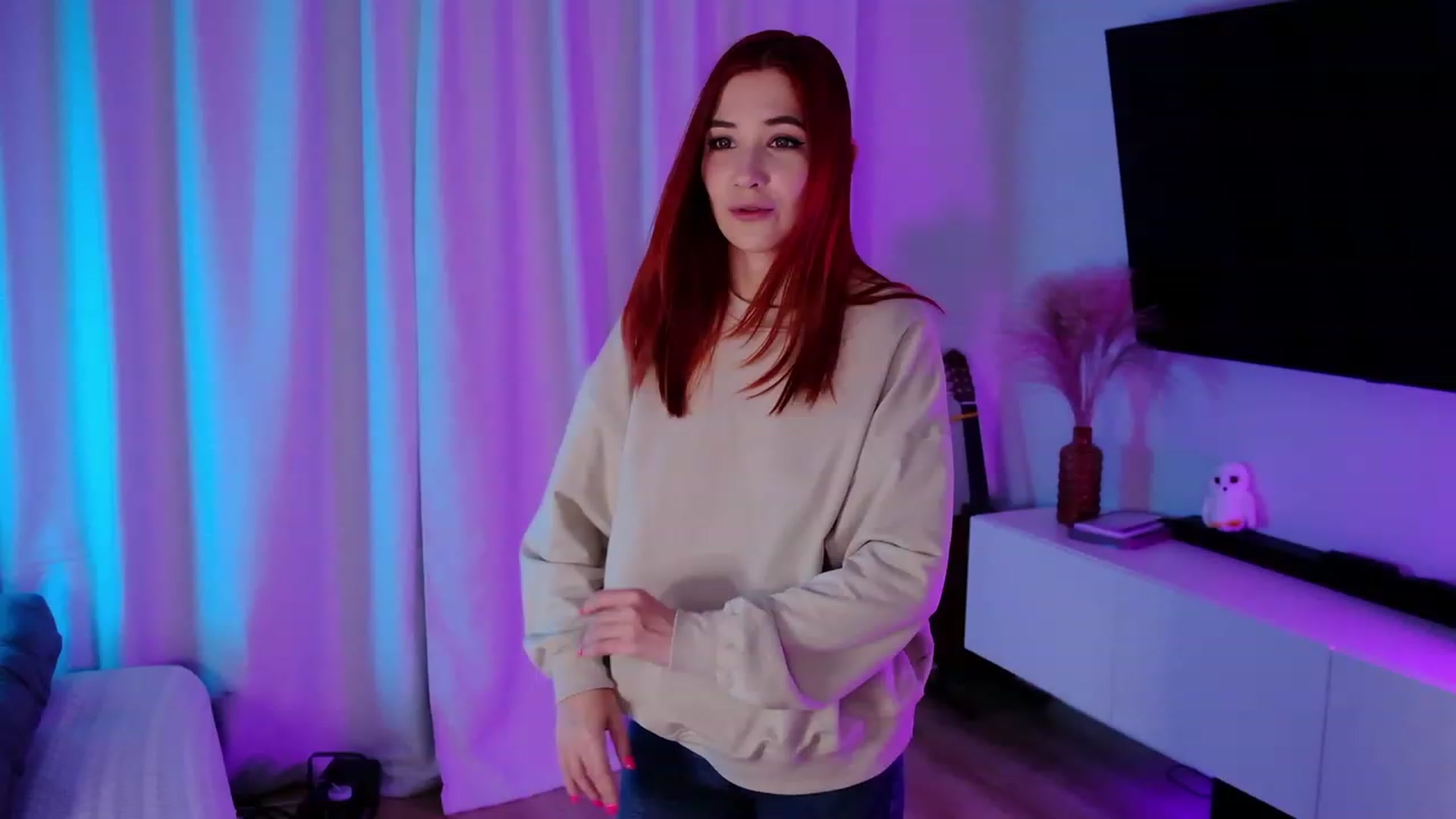 Gallery image thumbnail from JulyRedFox's myfreecams stream on, 09/30/2023, 01:16 image 17 of 20