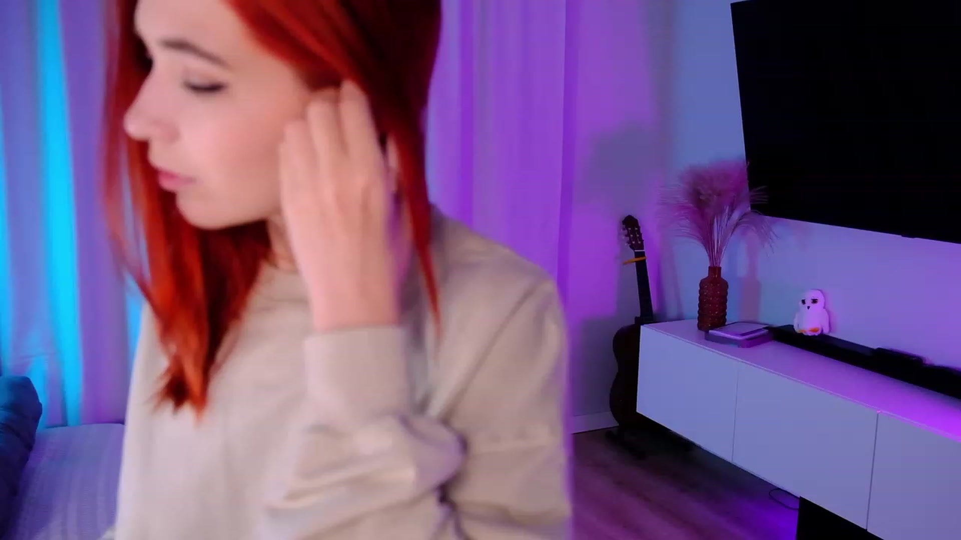 Gallery image thumbnail from JulyRedFox's myfreecams stream on, 09/30/2023, 01:16 image 15 of 20