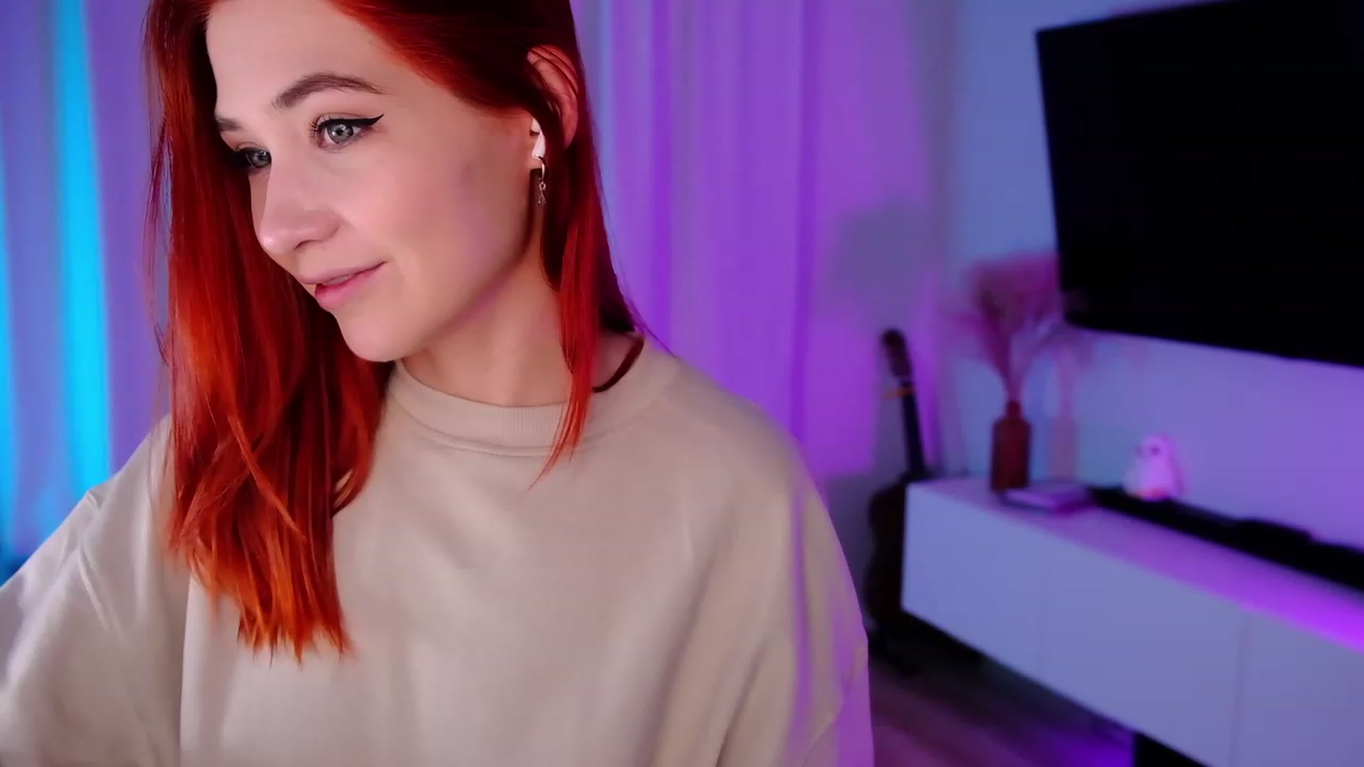 Gallery image thumbnail from JulyRedFox's myfreecams stream on, 09/30/2023, 01:16 image 19 of 20