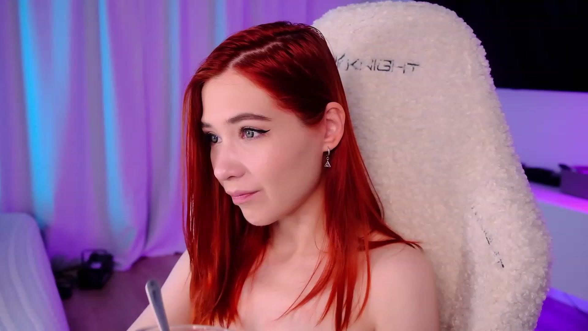 Gallery image thumbnail from JulyRedFox's myfreecams stream on, 09/30/2023, 01:16 image 1 of 20