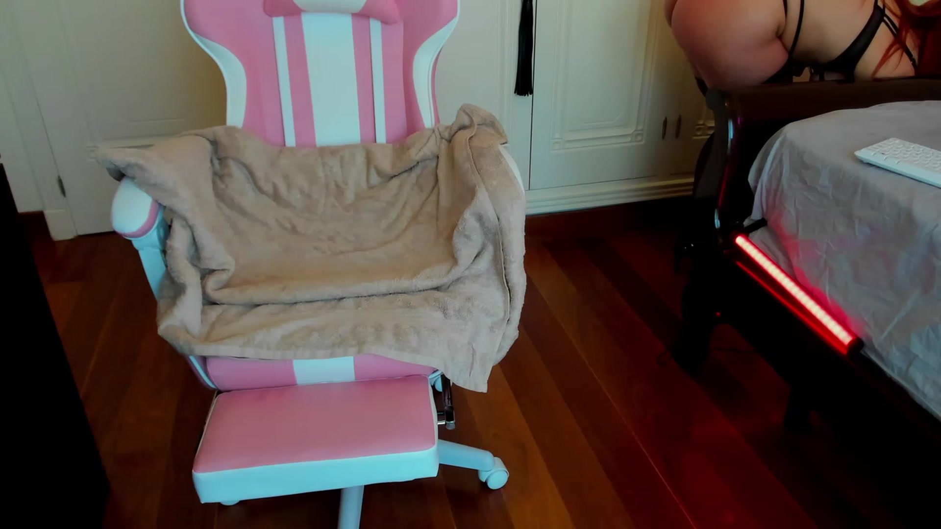 Gallery image thumbnail from July_foxy's myfreecams stream on, 01/03/2024, 12:19 image 12 of 20
