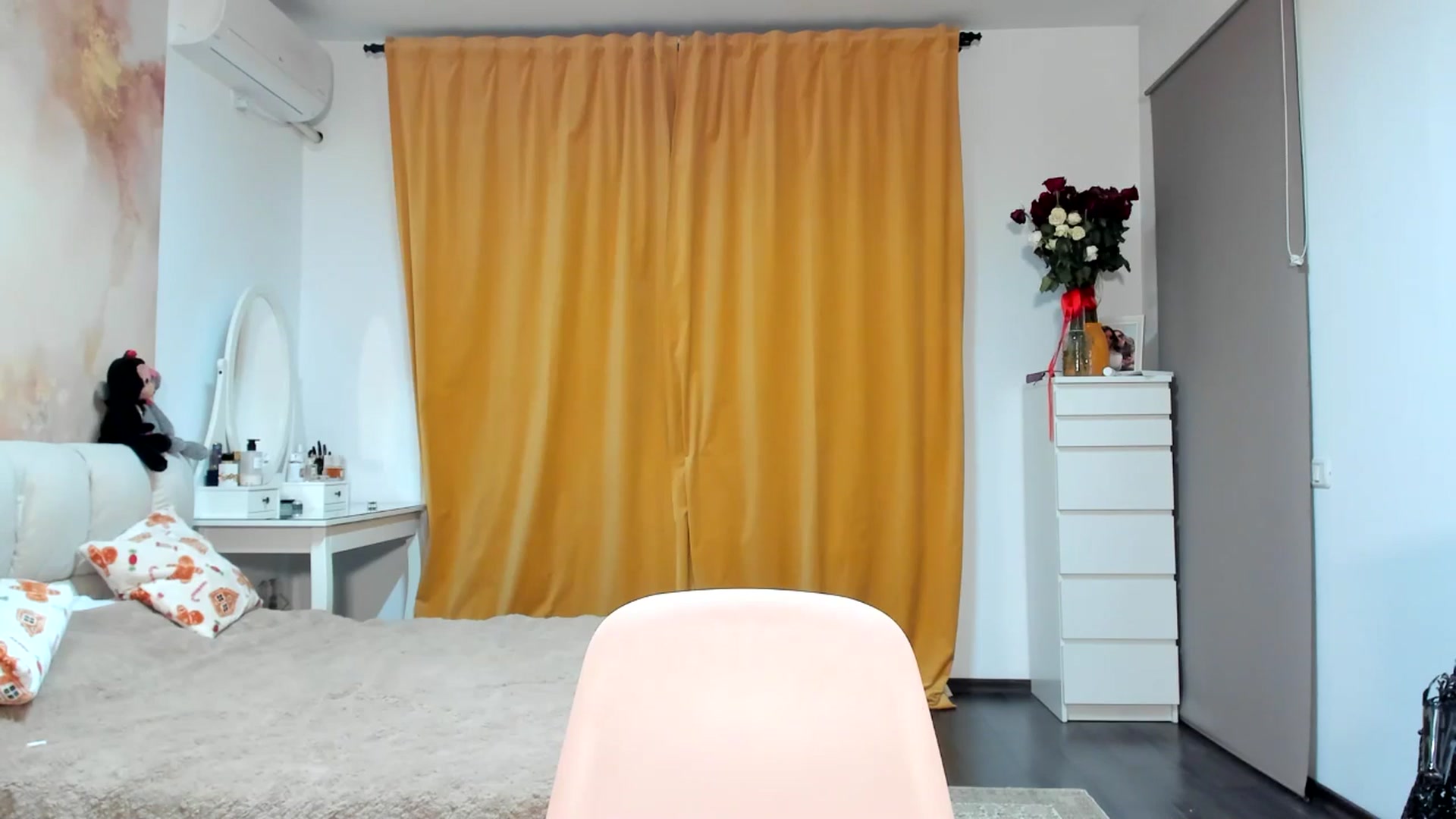 Gallery image thumbnail from JulyaWild's myfreecams stream on, 02/20/2026, 18:32 image 12 of 20