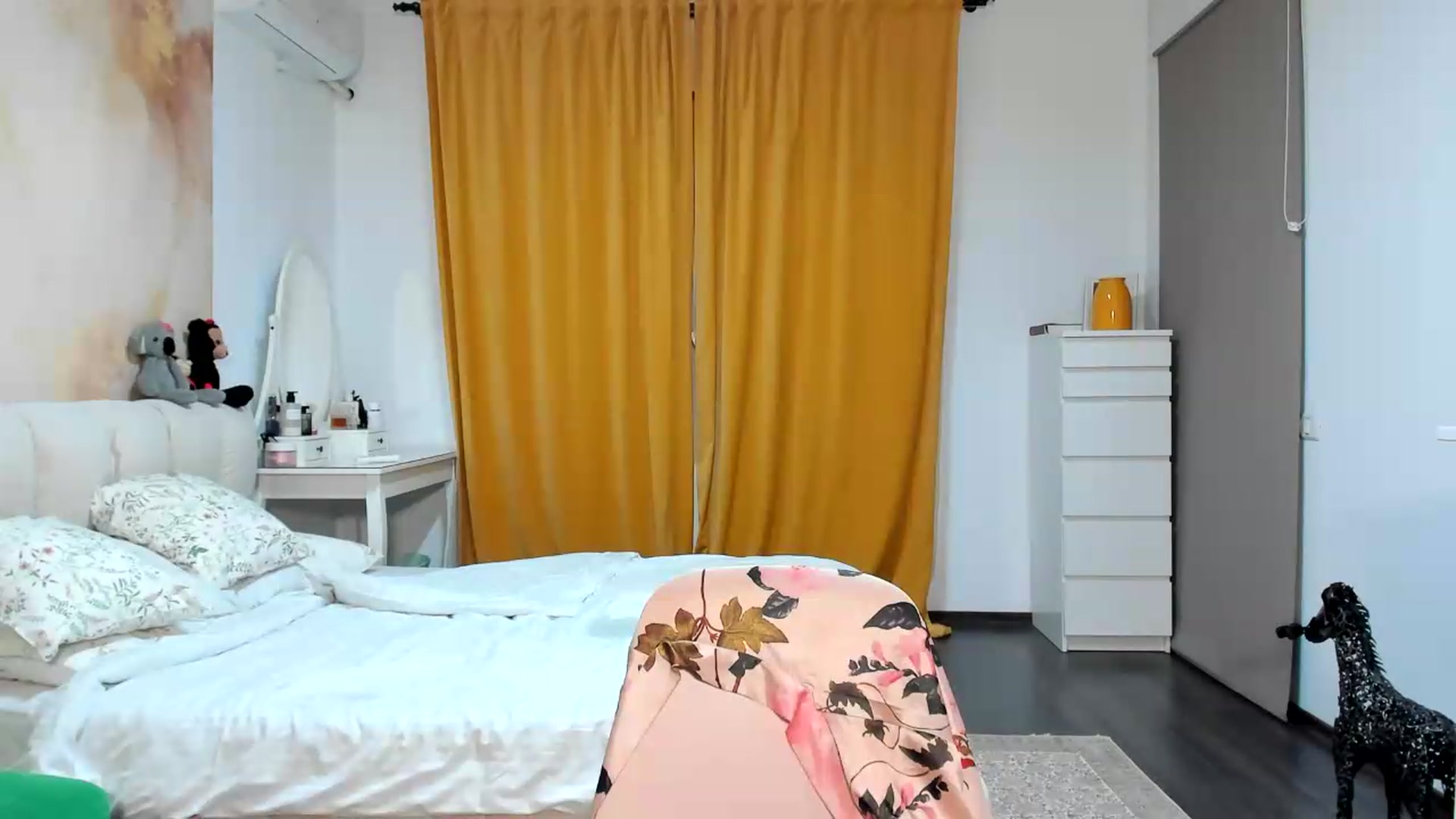 Gallery image thumbnail from JulyaWild's myfreecams stream on, 05/22/2026, 19:23 image 10 of 20