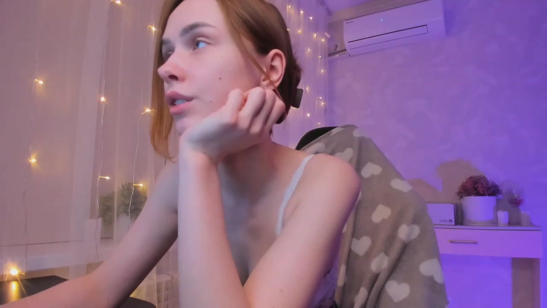 Gallery image thumbnail from Jumphigherr's myfreecams stream on, 02/01/2023, 17:35 image 8 of 20