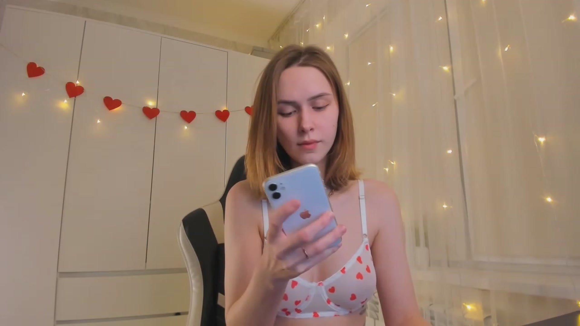 Gallery image thumbnail from Jumphigherr's myfreecams stream on, 02/14/2023, 16:10 image 3 of 20