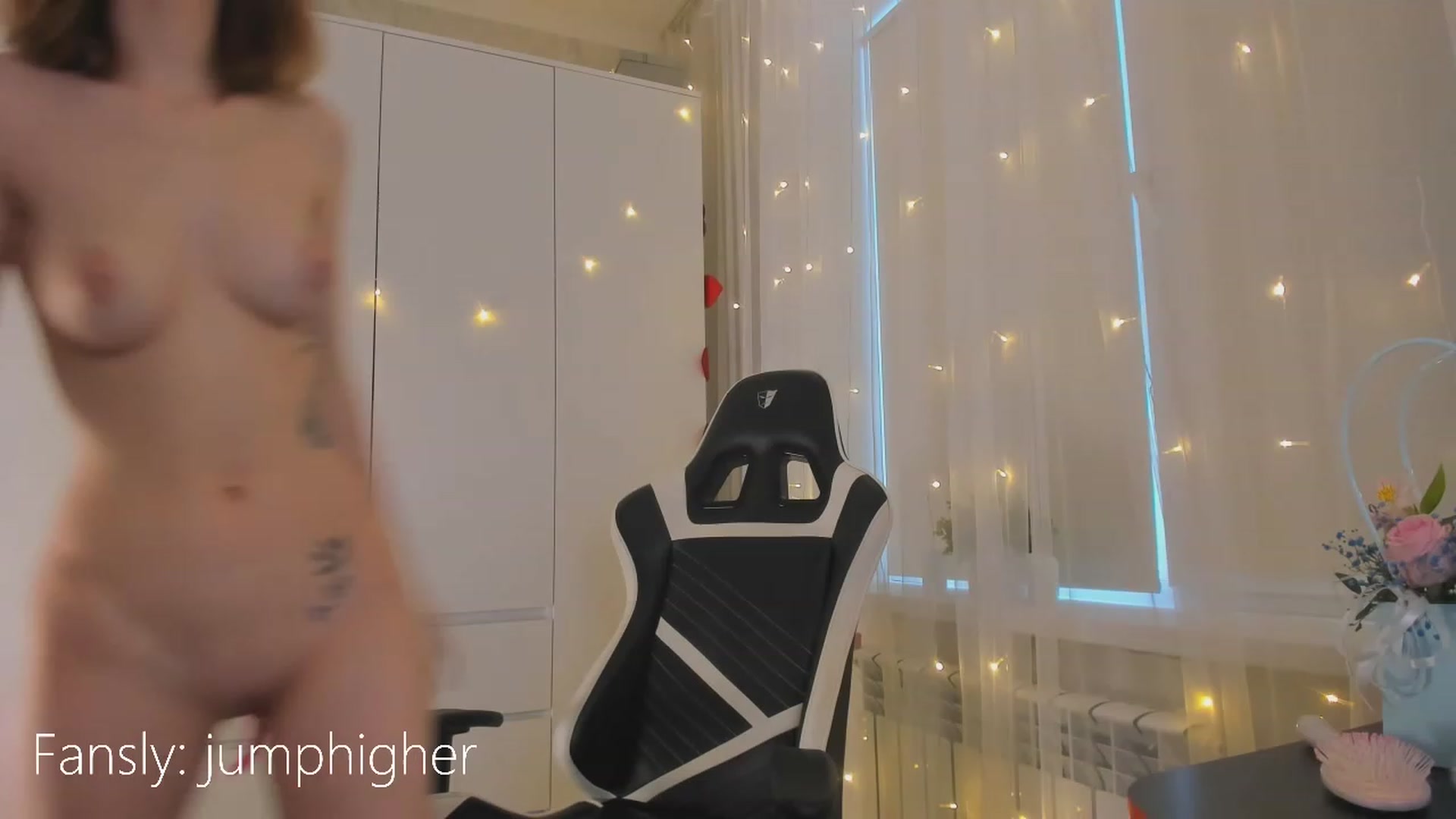Gallery image thumbnail from Jumphigherr's myfreecams stream on, 02/20/2023, 13:18 image 14 of 20