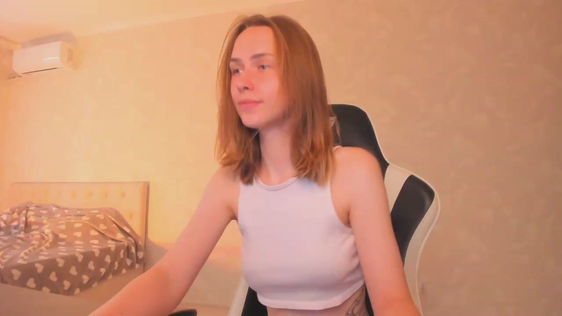 Gallery image thumbnail from Jumphigherr's myfreecams stream on, 06/21/2023, 12:03 image 6 of 20