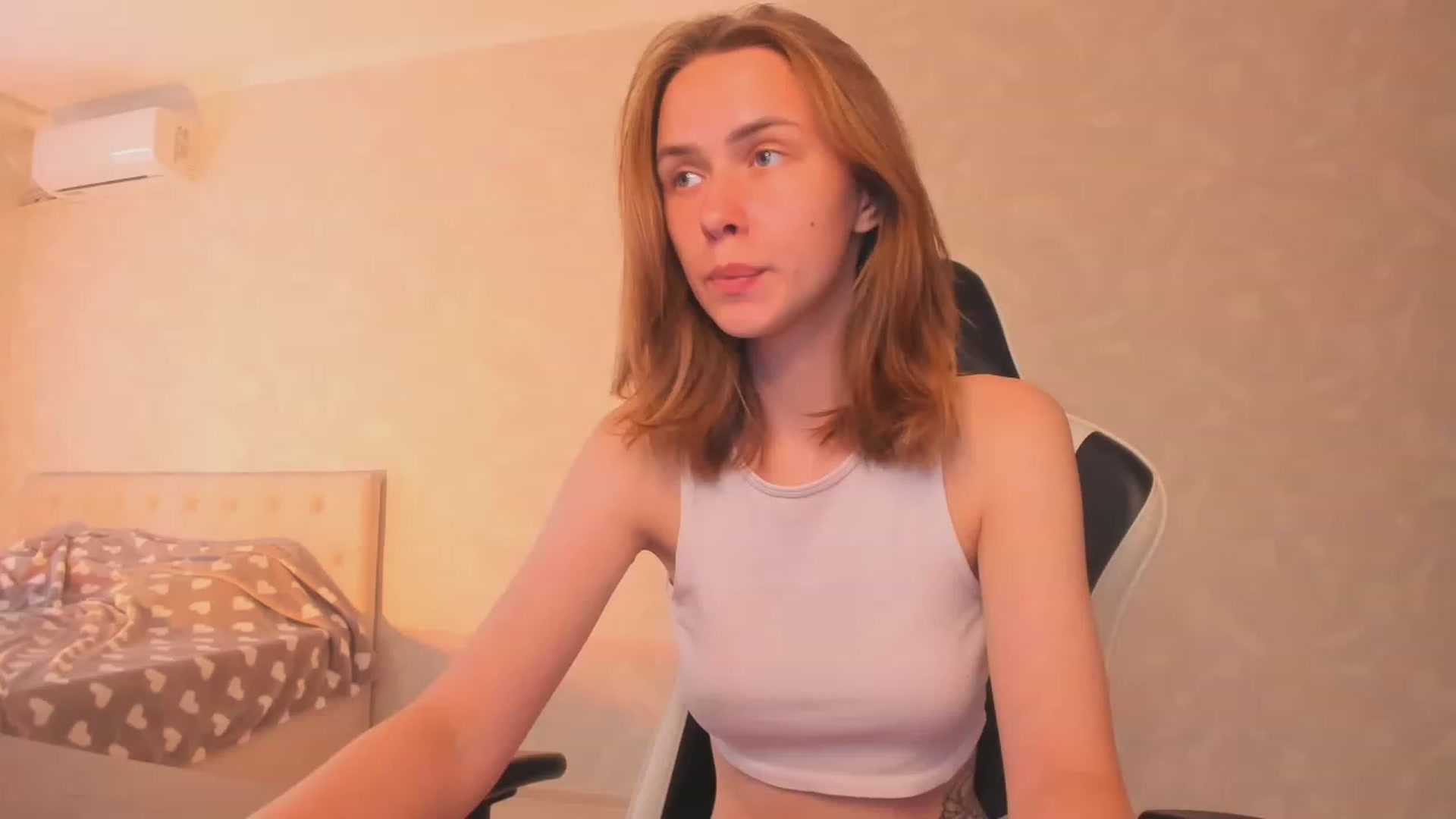 Gallery image thumbnail from Jumphigherr's myfreecams stream on, 06/21/2023, 12:03 image 1 of 20