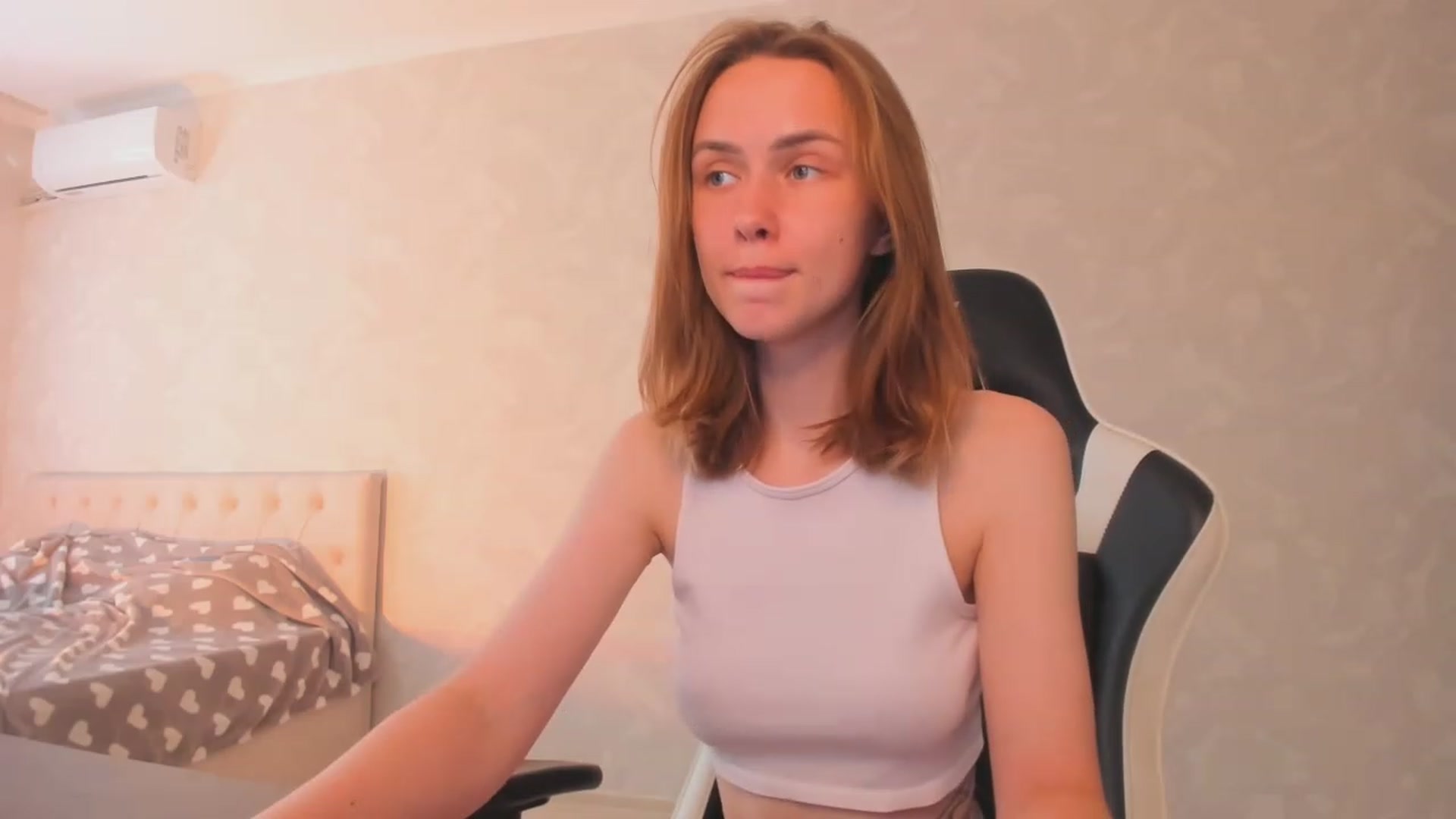 Gallery image thumbnail from Jumphigherr's myfreecams stream on, 06/21/2023, 12:03 image 4 of 20