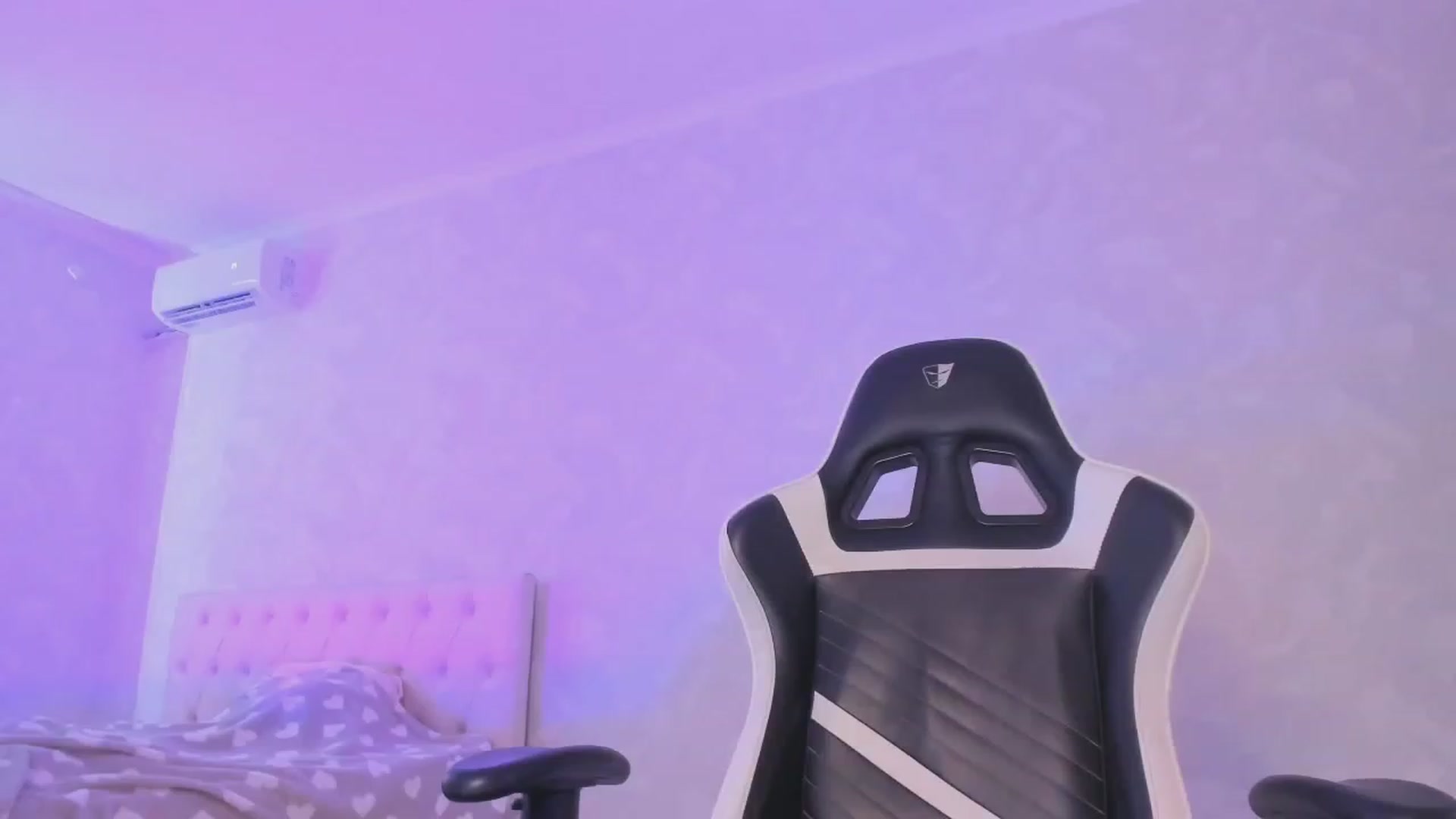 Gallery image thumbnail from Jumphigherr's myfreecams stream on, 08/04/2023, 14:11 image 10 of 20