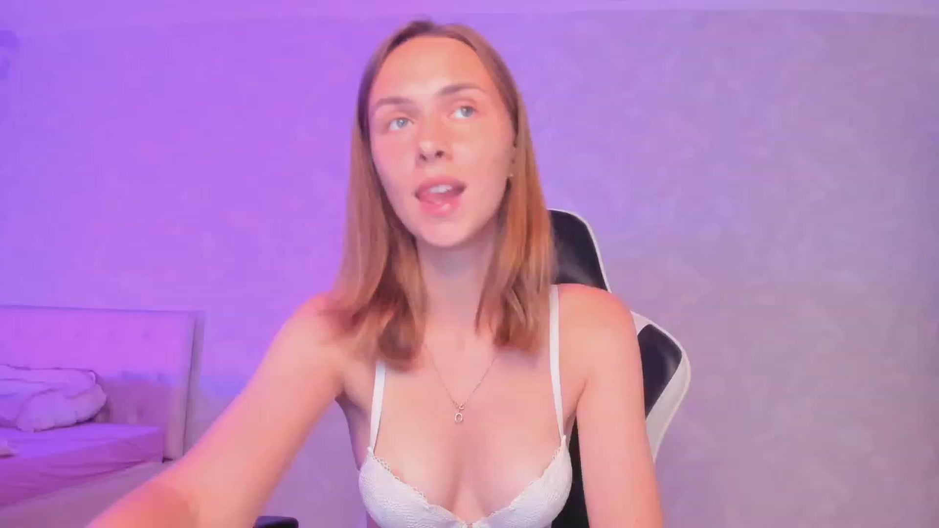 Gallery image thumbnail from Jumphigherr's myfreecams stream on, 08/04/2023, 16:18 image 4 of 20