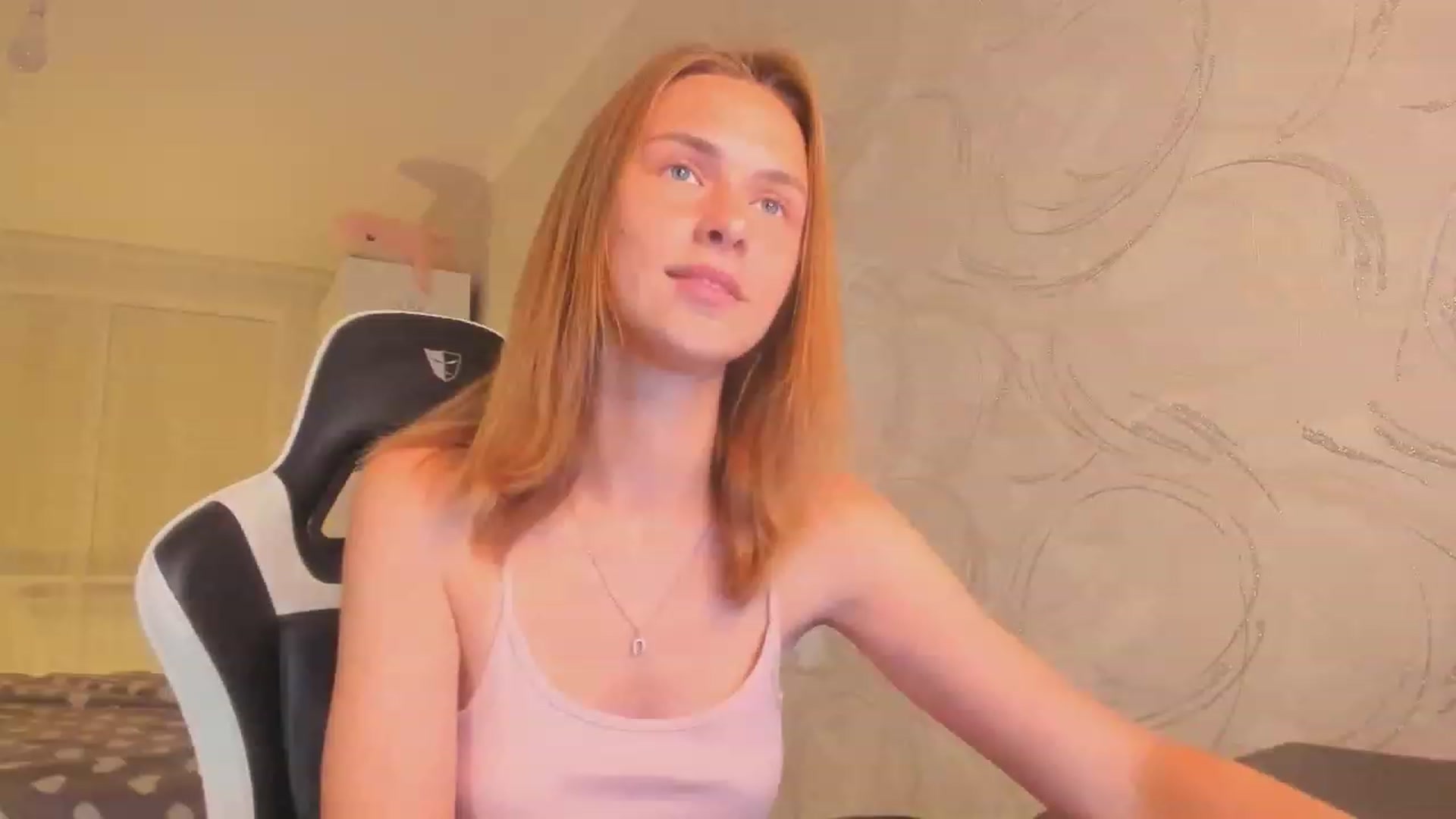 Gallery image thumbnail from Jumphigherr's myfreecams stream on, 08/27/2023, 24:05 image 17 of 20