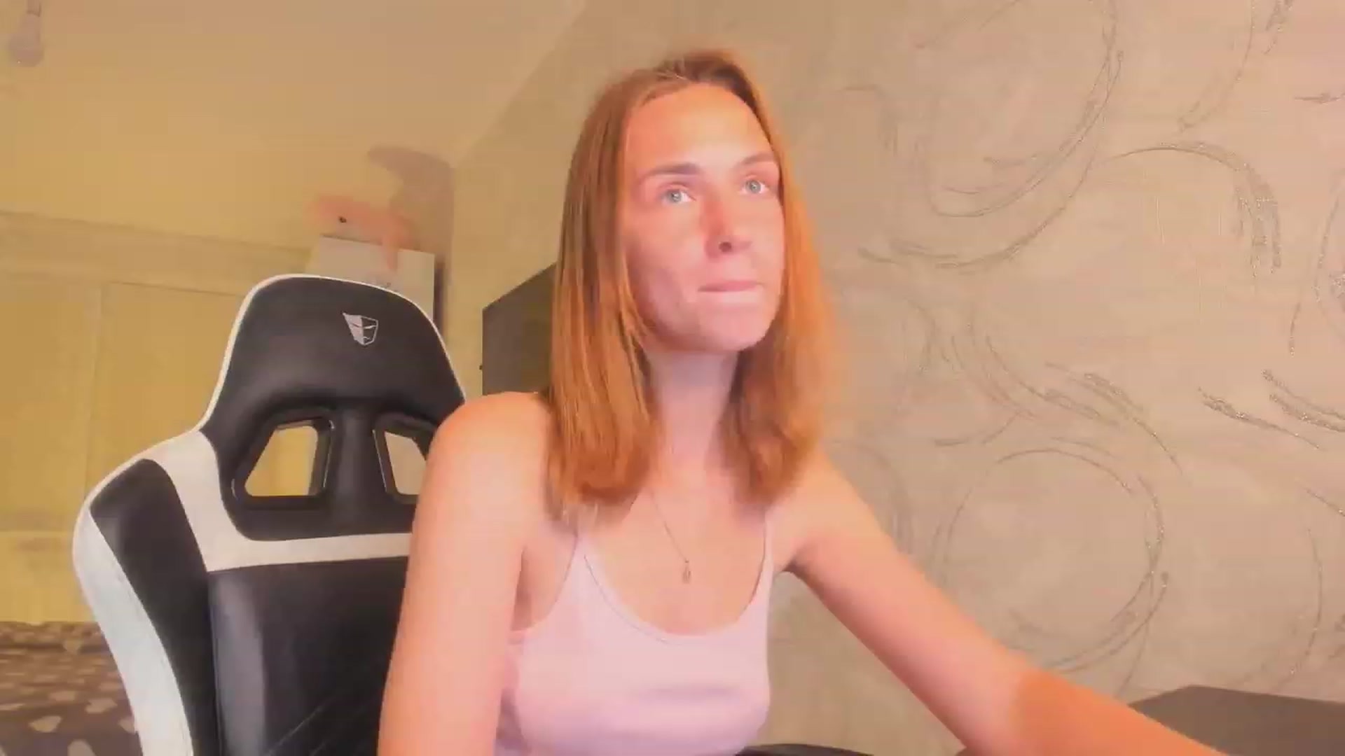 Gallery image thumbnail from Jumphigherr's myfreecams stream on, 08/27/2023, 24:05 image 19 of 20