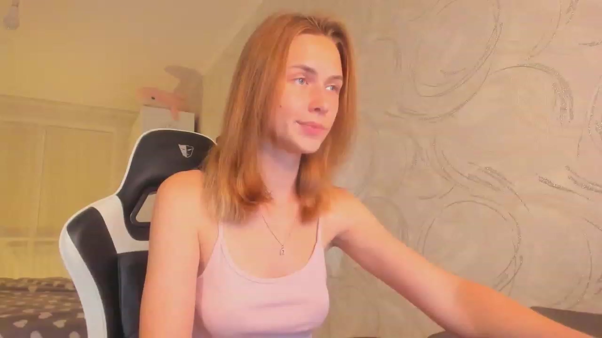 Gallery image thumbnail from Jumphigherr's myfreecams stream on, 08/27/2023, 24:05 image 13 of 20