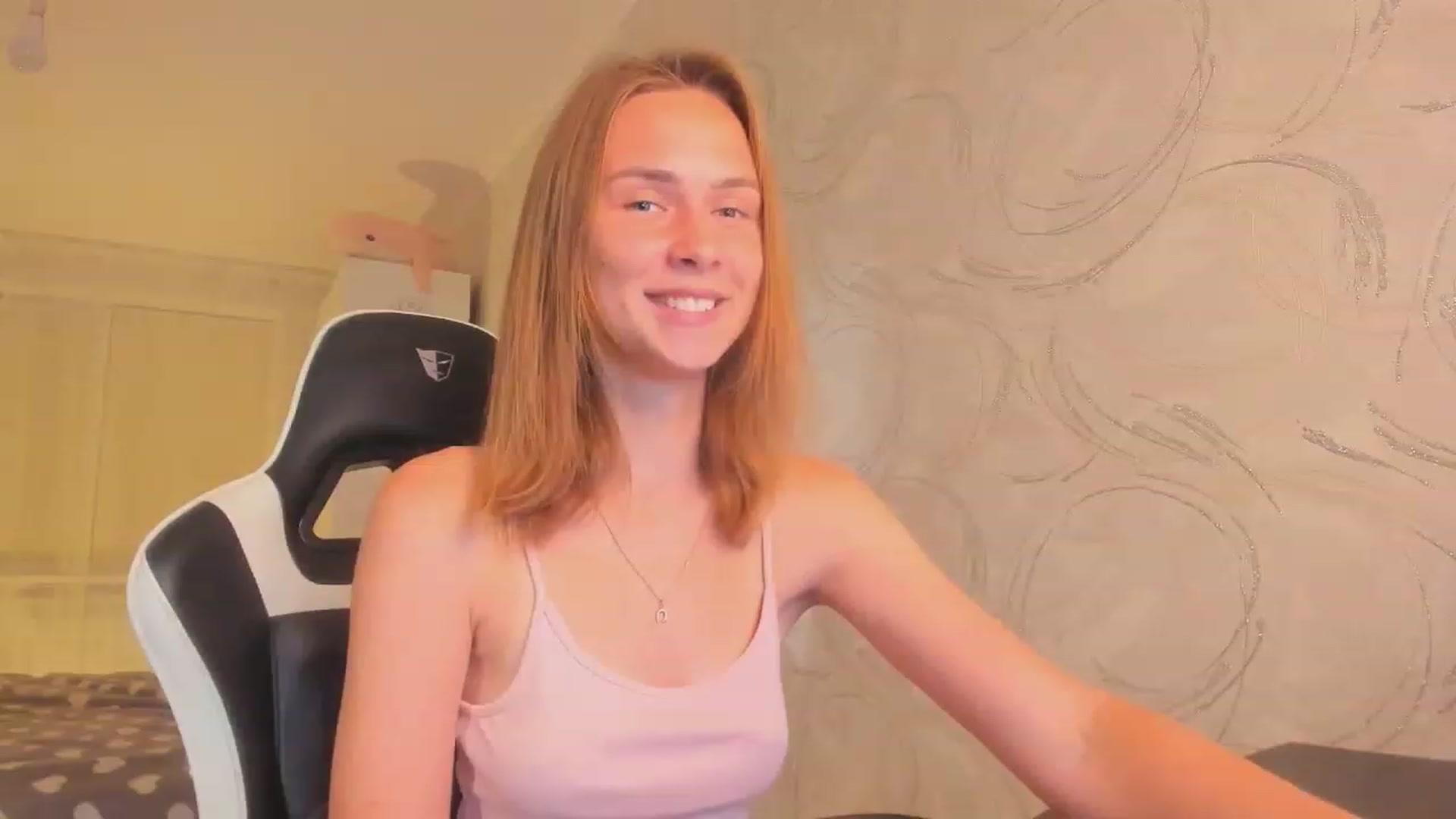 Gallery image thumbnail from Jumphigherr's myfreecams stream on, 08/27/2023, 24:05 image 16 of 20