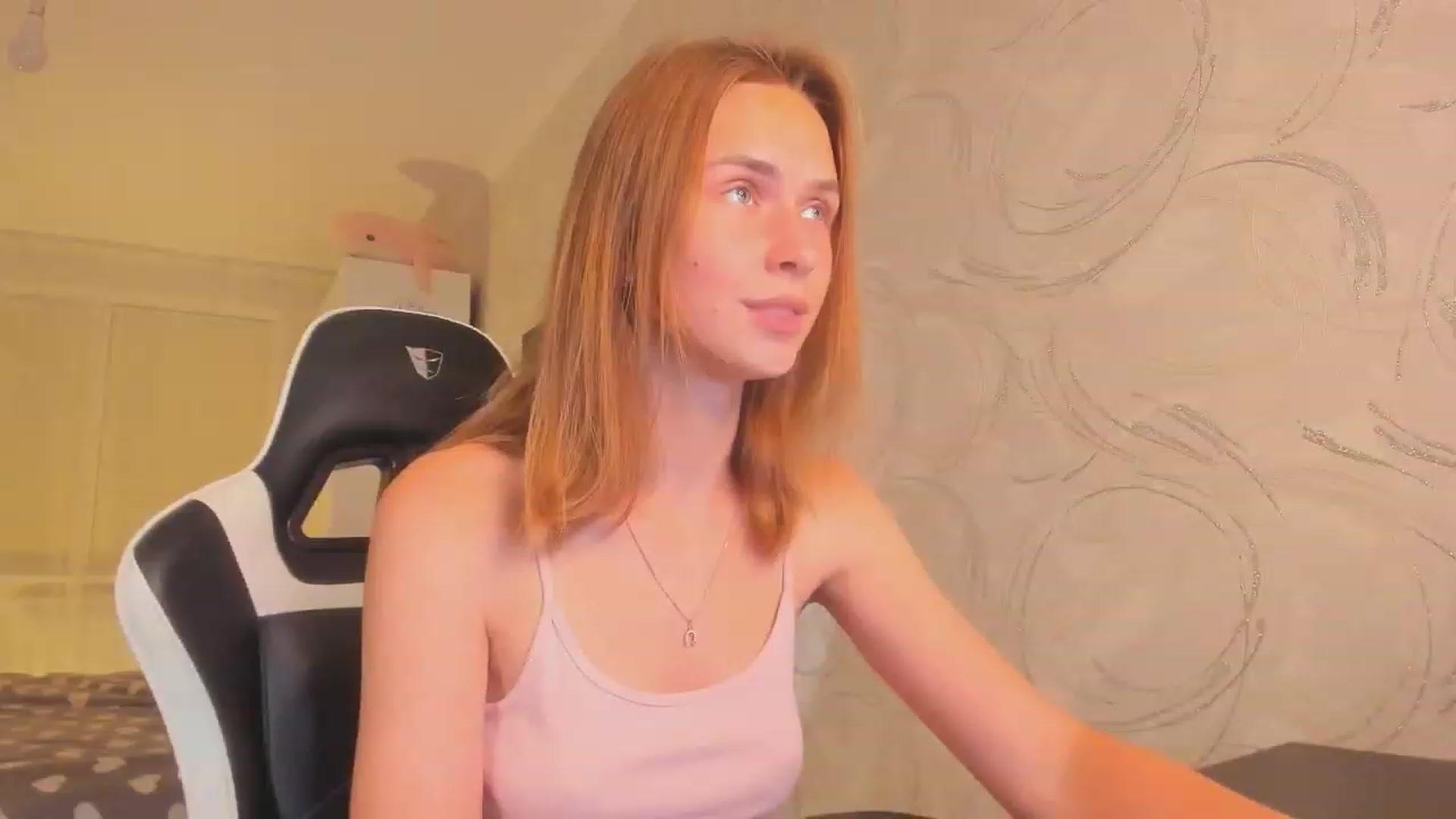 Gallery image thumbnail from Jumphigherr's myfreecams stream on, 08/27/2023, 24:05 image 15 of 20