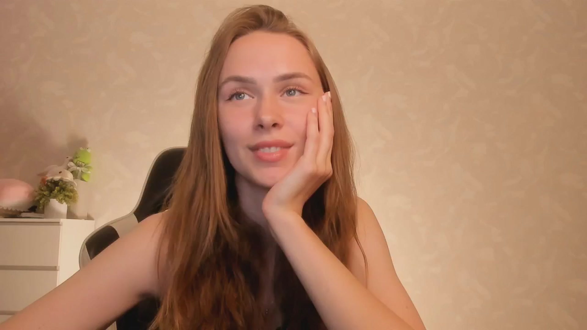 Gallery image thumbnail from Jumphigherr's myfreecams stream on, 08/17/2024, 17:16 image 4 of 20
