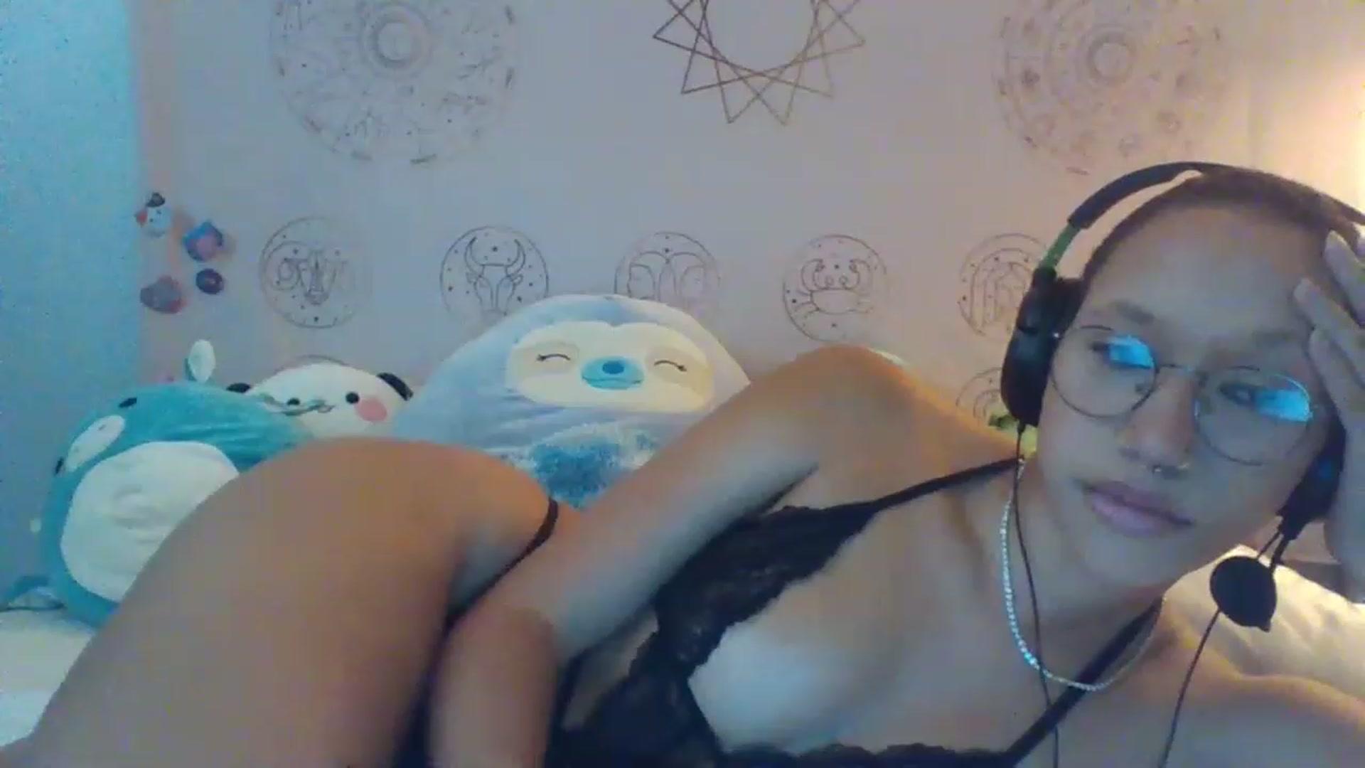 Gallery image thumbnail from June_More's myfreecams stream on, 06/27/2023, 21:35 image 3 of 20