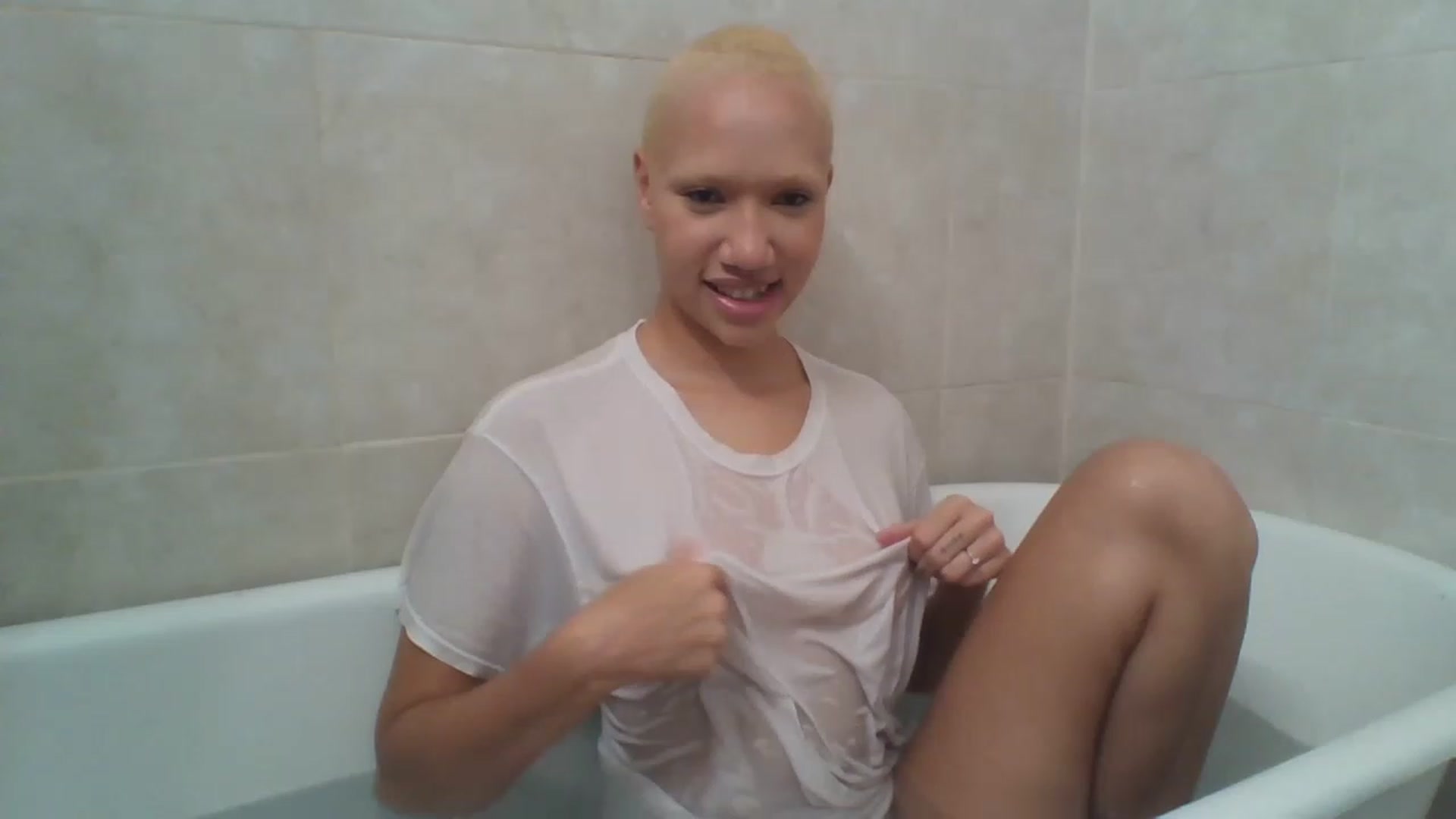 Gallery image thumbnail from June_More's myfreecams stream on, 07/11/2023, 16:45 image 9 of 20