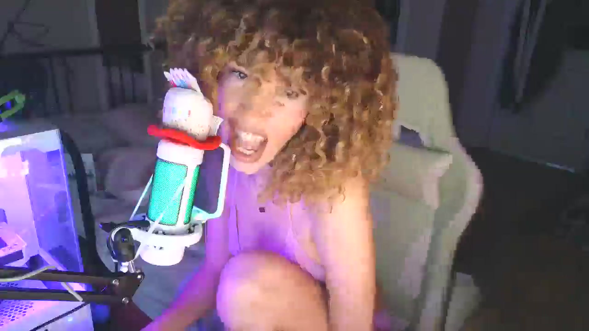 Gallery image thumbnail from June_More's myfreecams stream on, 06/13/2025, 17:35 image 14 of 20