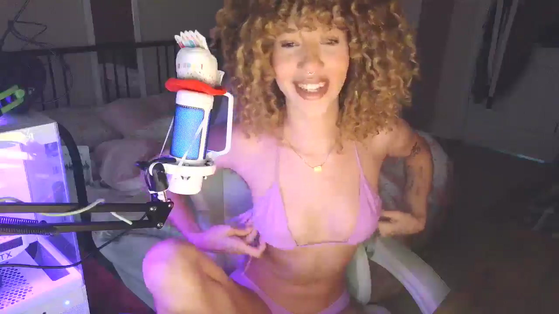 Gallery image thumbnail from June_More's myfreecams stream on, 06/13/2025, 17:35 image 8 of 20