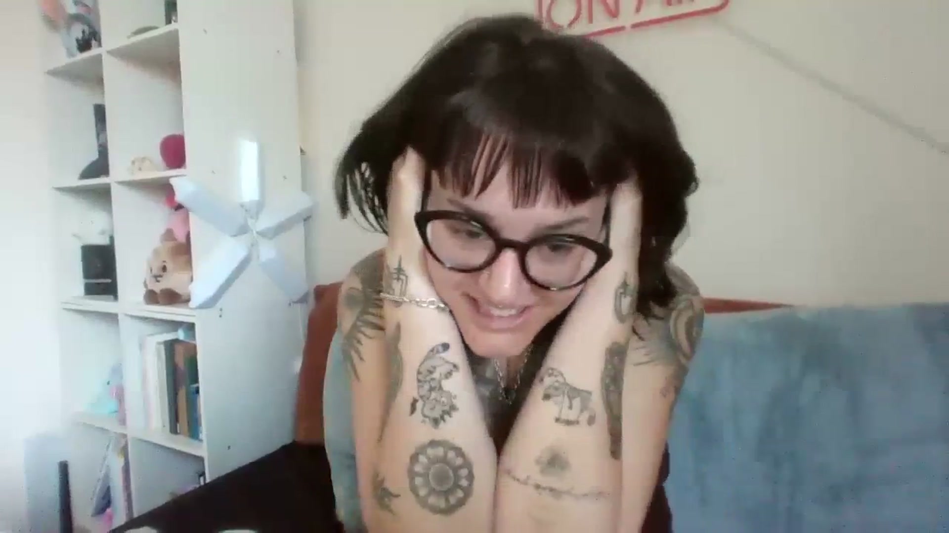 Gallery image thumbnail from JuniBites's myfreecams stream on, 03/24/2024, 18:18 image 6 of 20