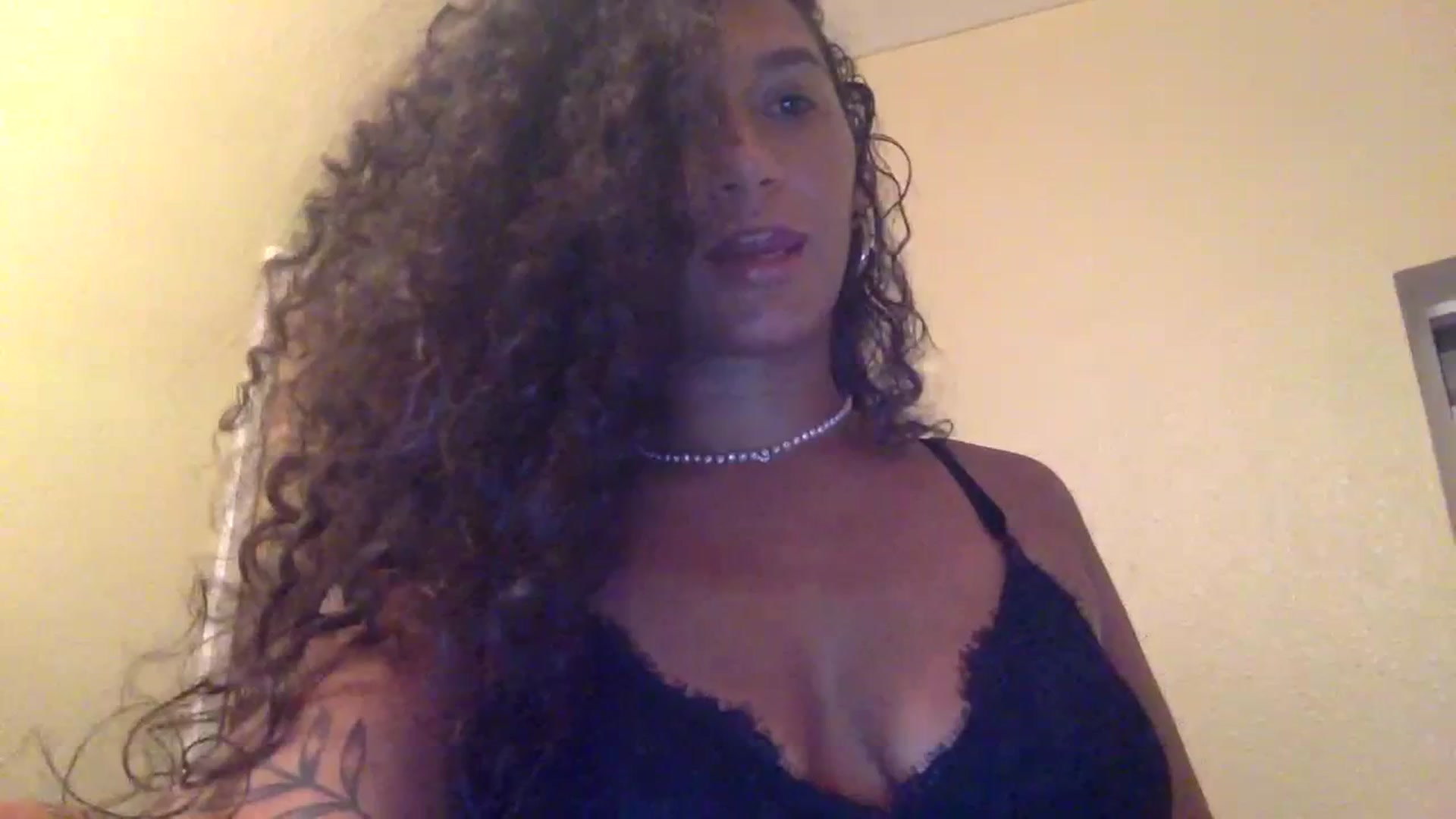 Gallery image thumbnail from Juniper_'s myfreecams stream on, 01/01/2024, 11:25 image 1 of 20
