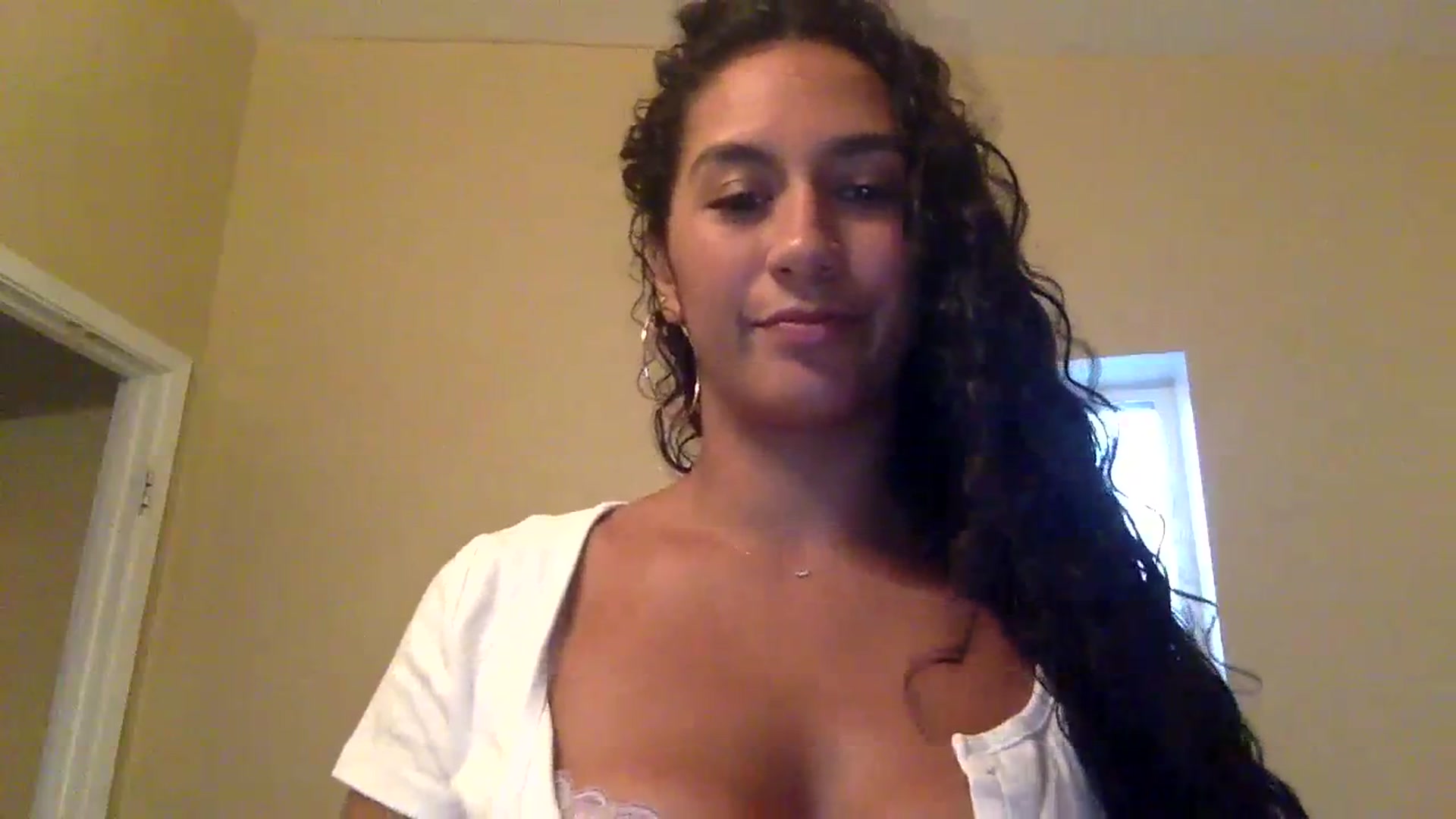 Gallery image thumbnail from Juniper_'s myfreecams stream on, 01/16/2024, 21:46 image 6 of 20