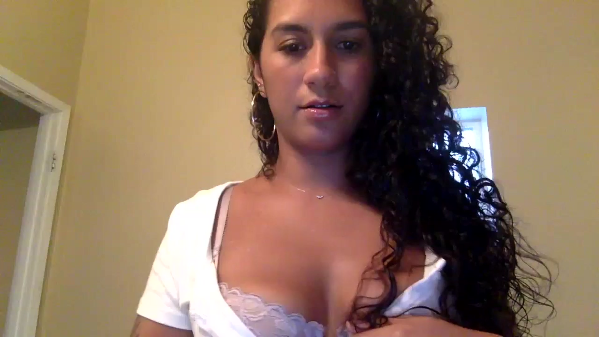 Gallery image thumbnail from Juniper_'s myfreecams stream on, 01/16/2024, 21:46 image 17 of 20
