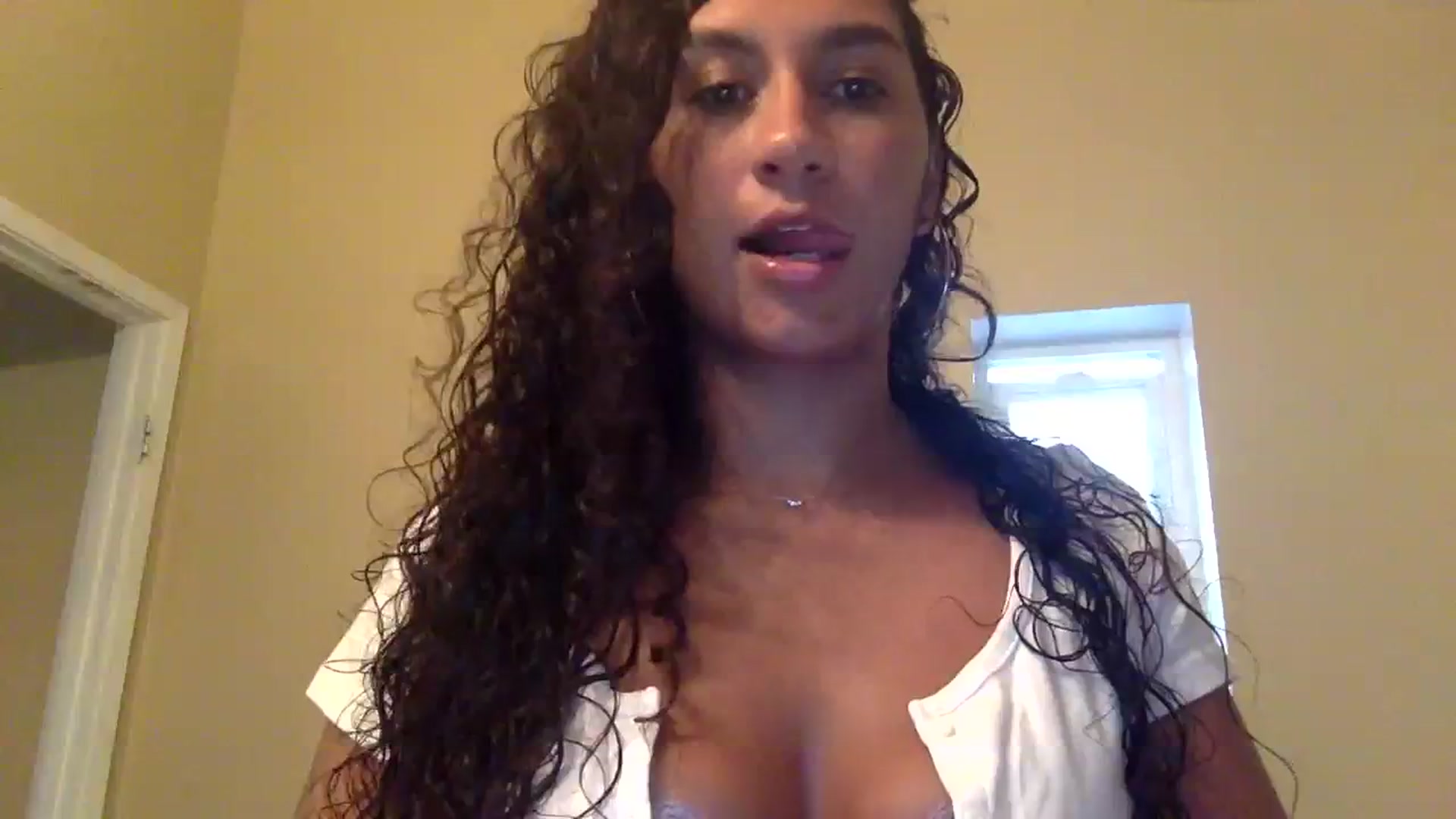 Gallery image thumbnail from Juniper_'s myfreecams stream on, 01/16/2024, 21:46 image 1 of 20