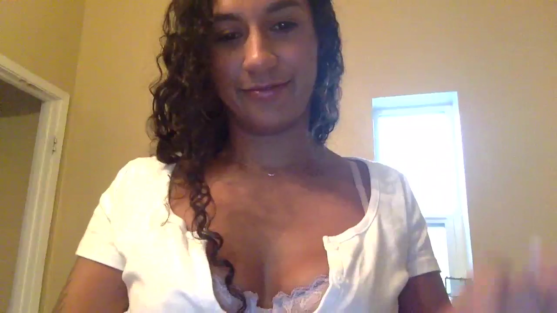 Gallery image thumbnail from Juniper_'s myfreecams stream on, 01/16/2024, 21:46 image 5 of 20