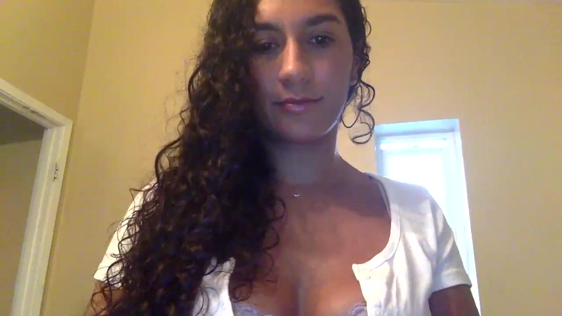 Gallery image thumbnail from Juniper_'s myfreecams stream on, 01/16/2024, 21:46 image 3 of 20